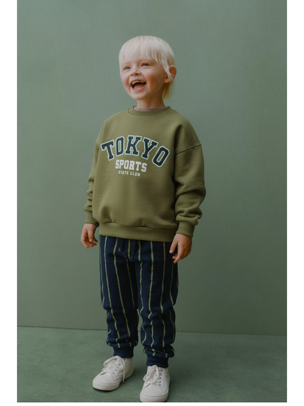 Karışık Erkek Çocuk Pamuklu Yeşil Baskılı Sweatshirt Ve Lacivert Çizgili Pantolon Takım