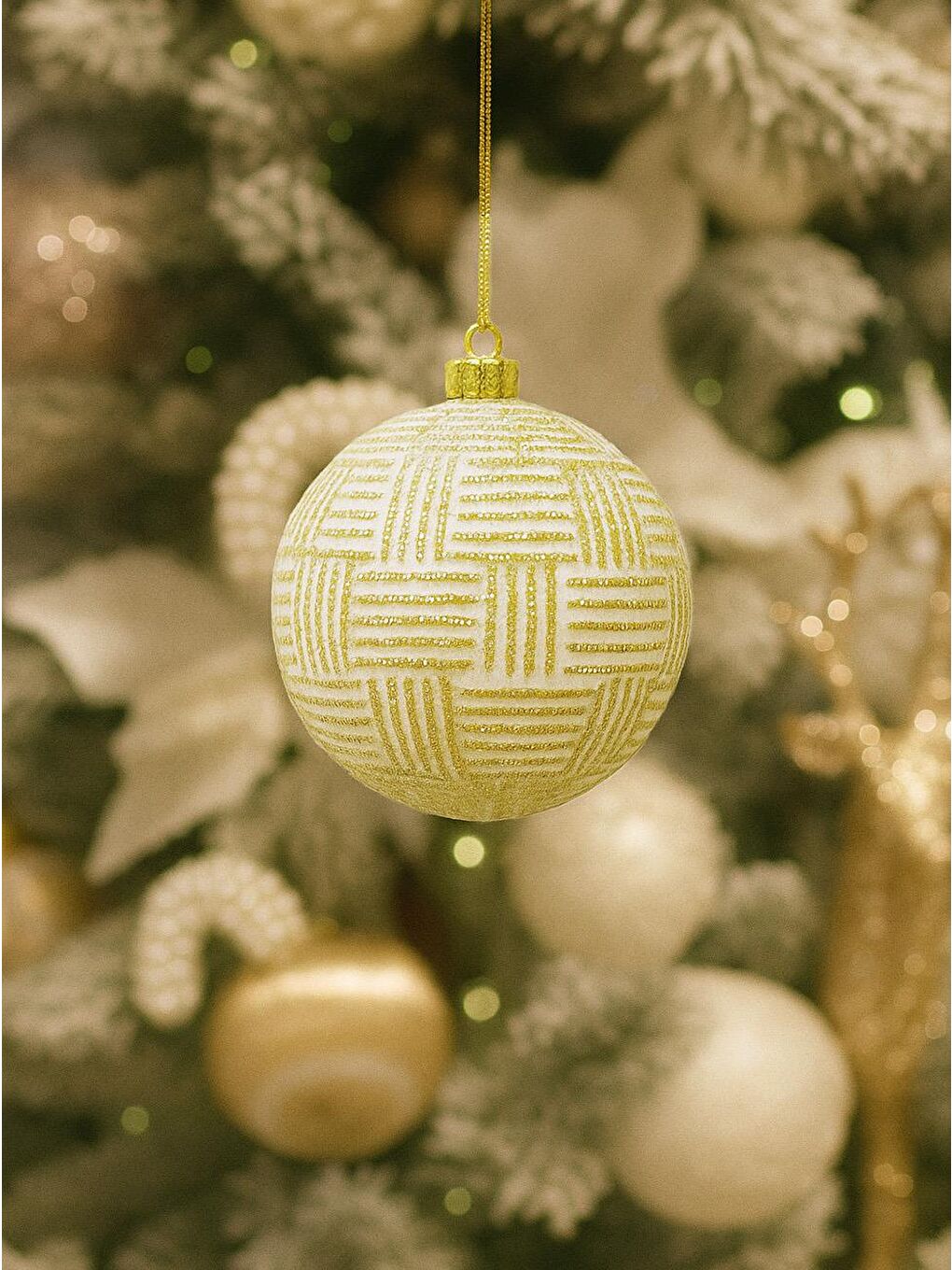 Yılbaşı Topu Altın Örgü Desenli Lüks Çam Ağacı Süsü Beyaz 8 cm 3'lü