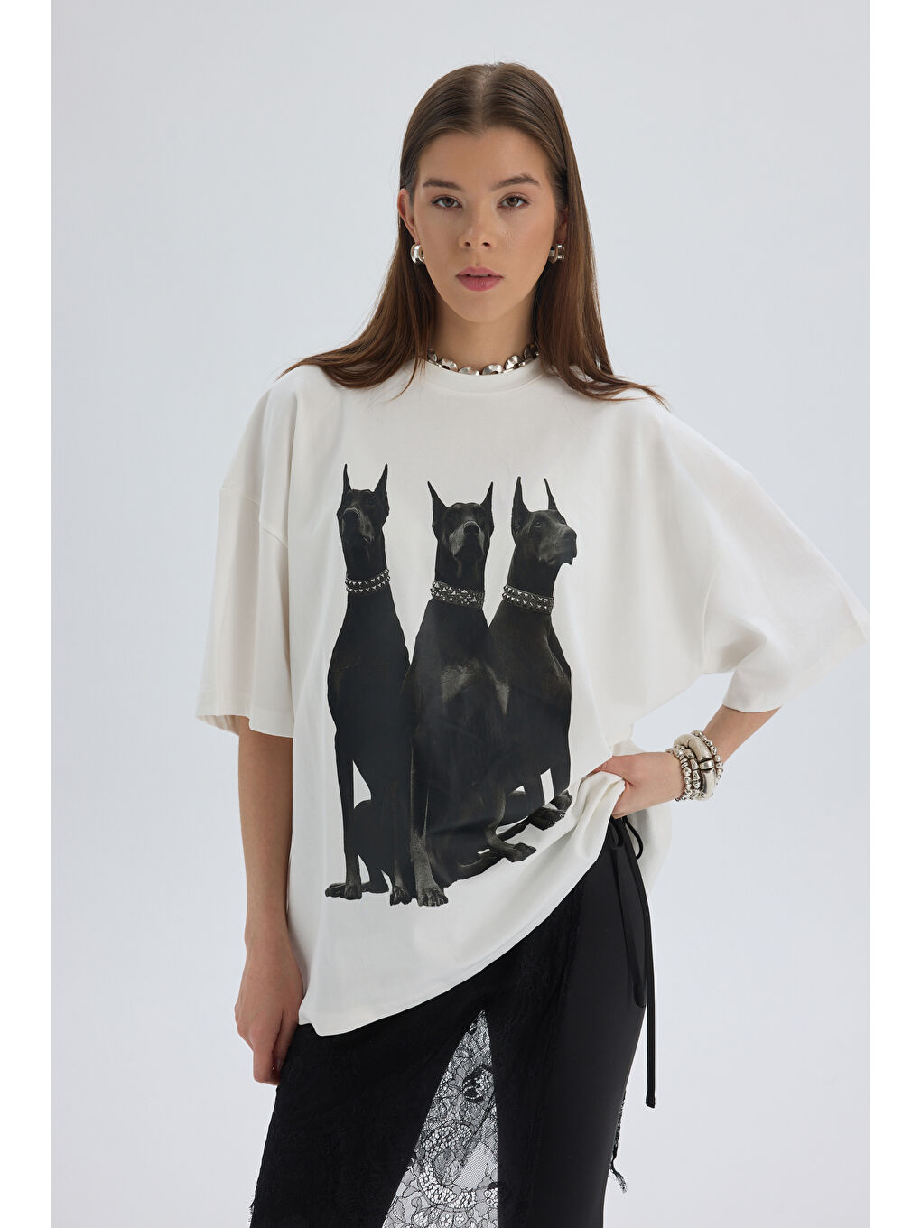 Doberman Pinscher Beyaz Oversize T-Shirt