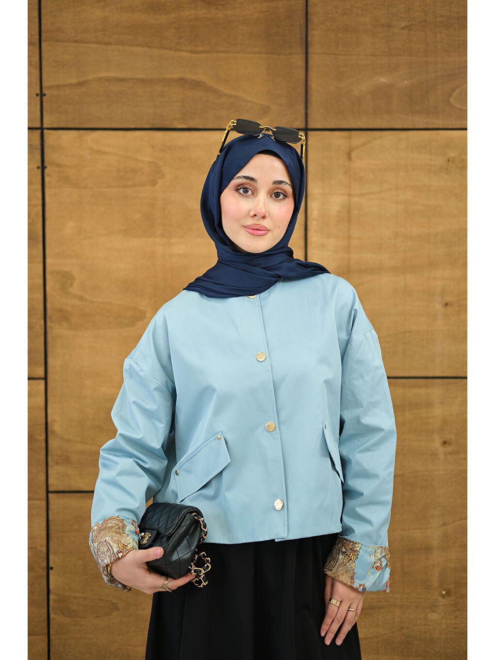 Kadın Bisiklet Yaka Astarı Desenli Çıtçıtlı Regular Gabardin Kısa Trenç Mavi-1