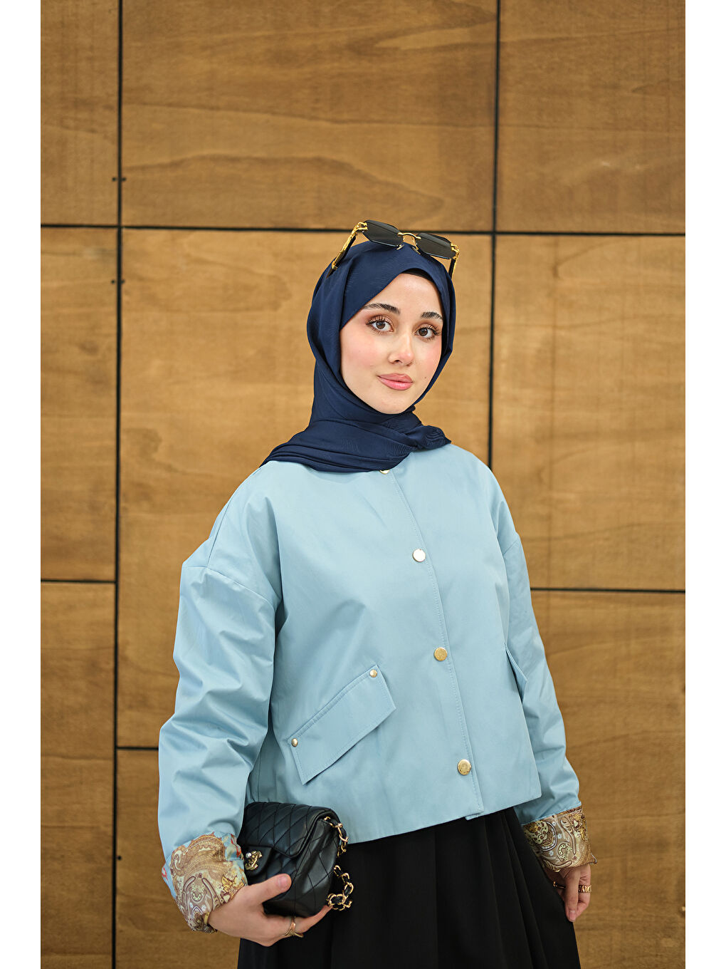 Kadın Bisiklet Yaka Astarı Desenli Çıtçıtlı Regular Gabardin Kısa Trenç Mavi-2