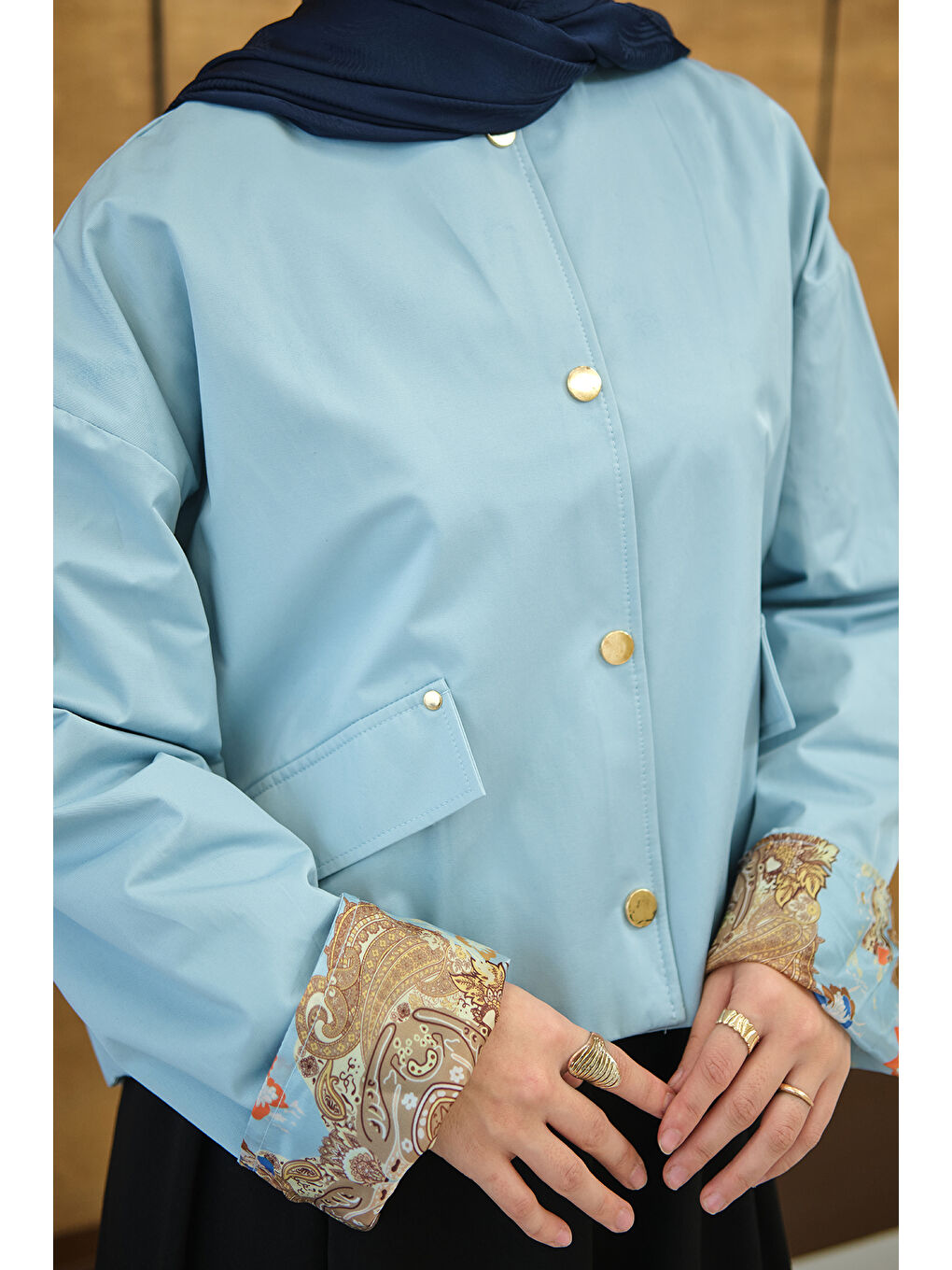 Kadın Bisiklet Yaka Astarı Desenli Çıtçıtlı Regular Gabardin Kısa Trenç Mavi-4