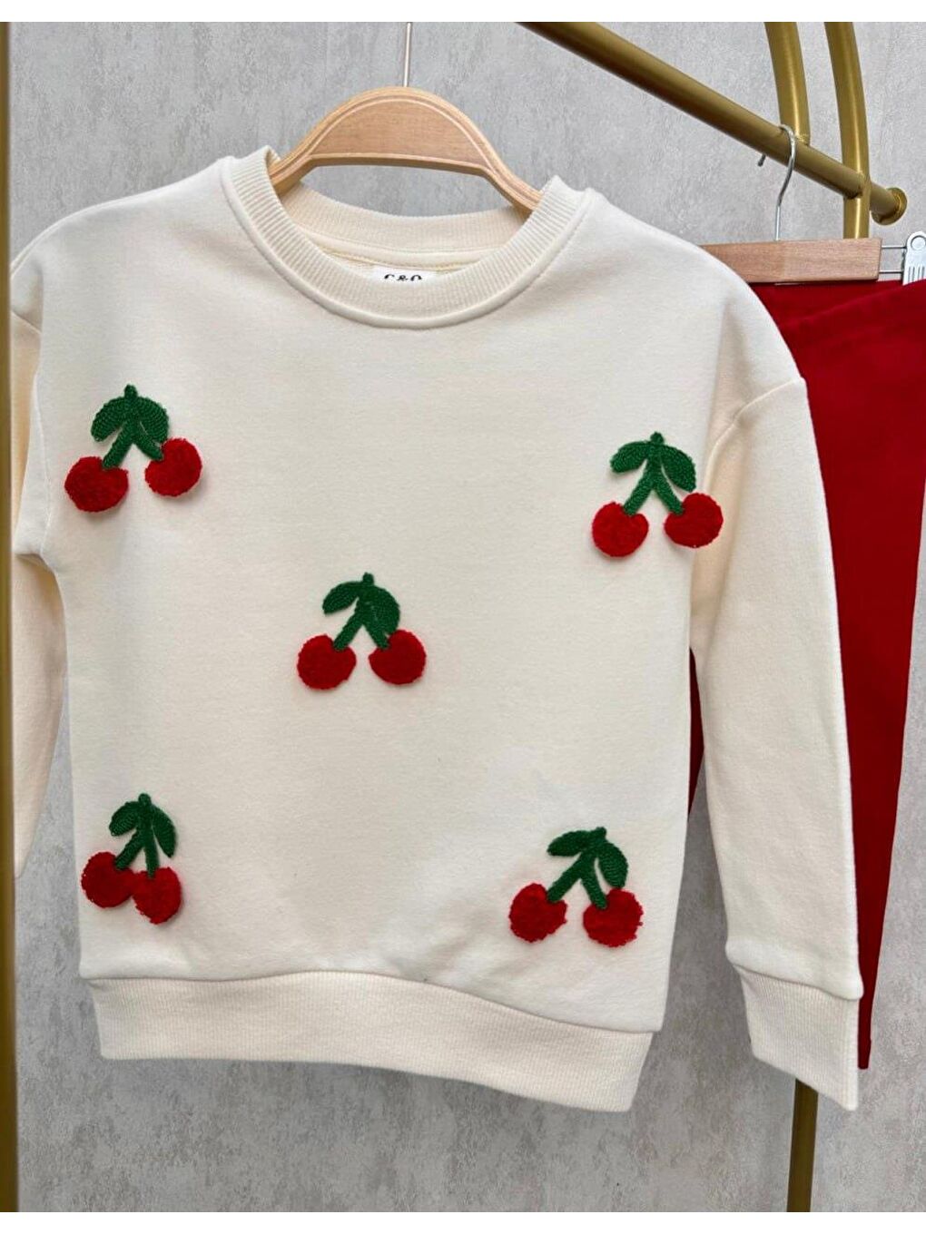 Karışık Kız Çocuk Pamuklu Krem Kiraz Aplikeli Sweatshirt Ve Kırmızı Pantolon Takım-3