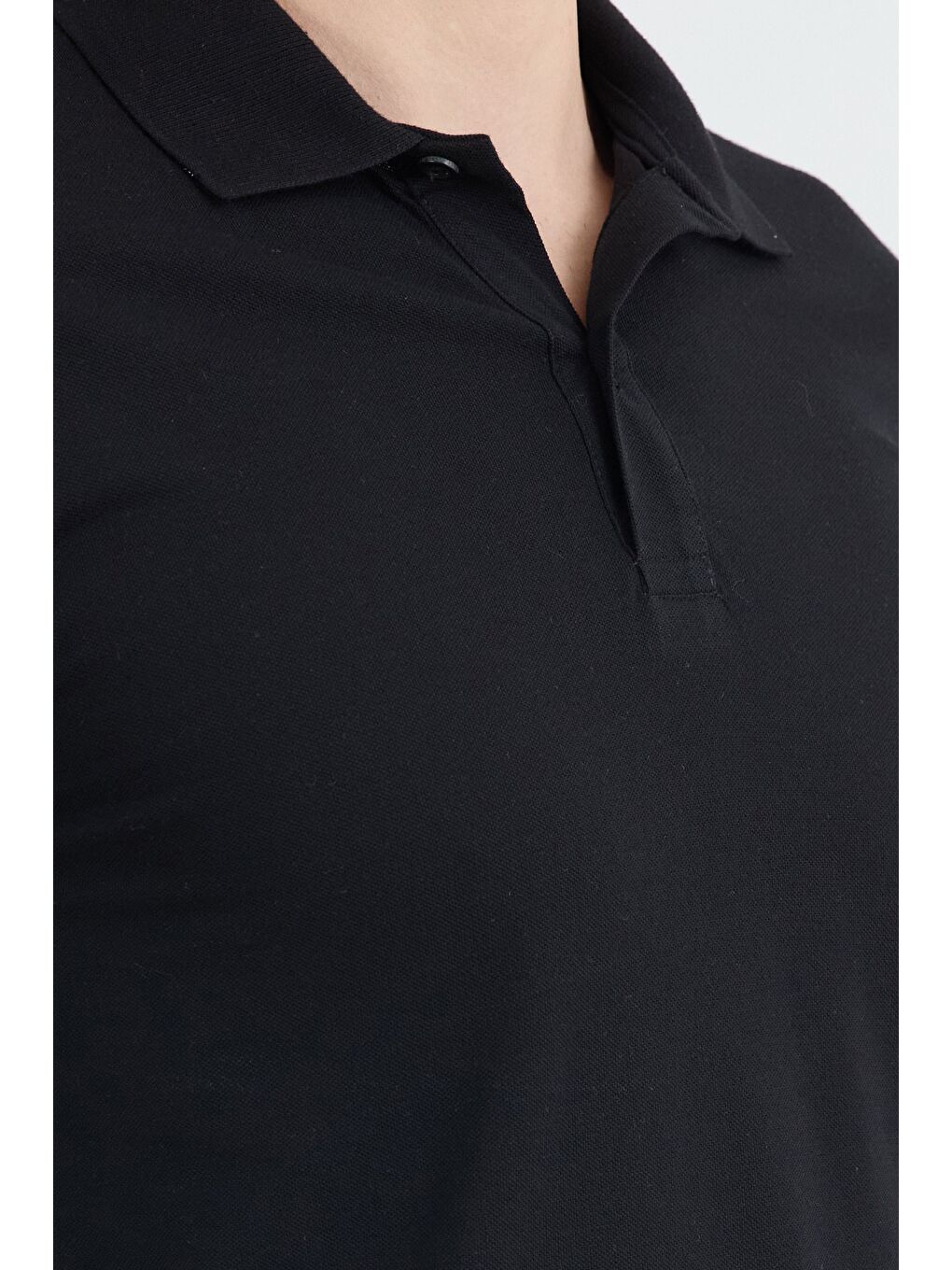 Siyah Basic Polo Yaka Yarım Düğmeli Tişört-4