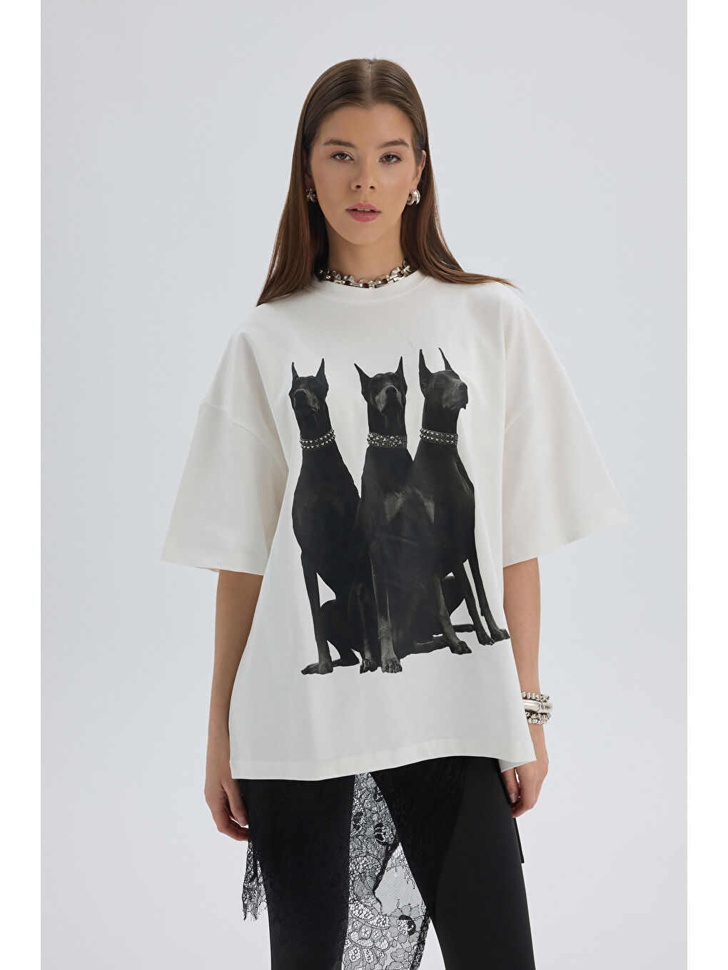 Doberman Pinscher Beyaz Oversize T-Shirt-2