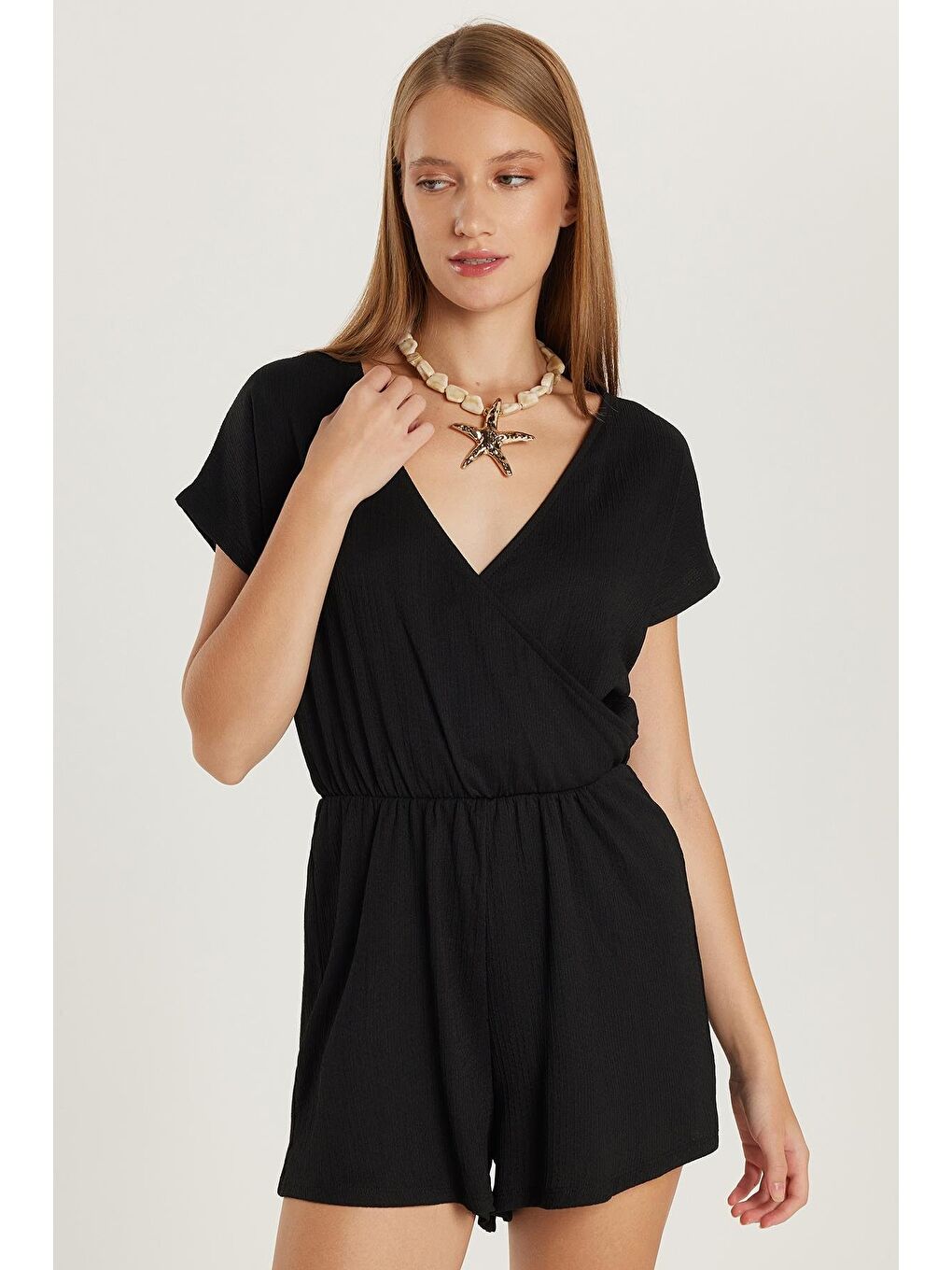 Kadın Regular Fit Kısa Kollu V Yaka Siyah Tulum