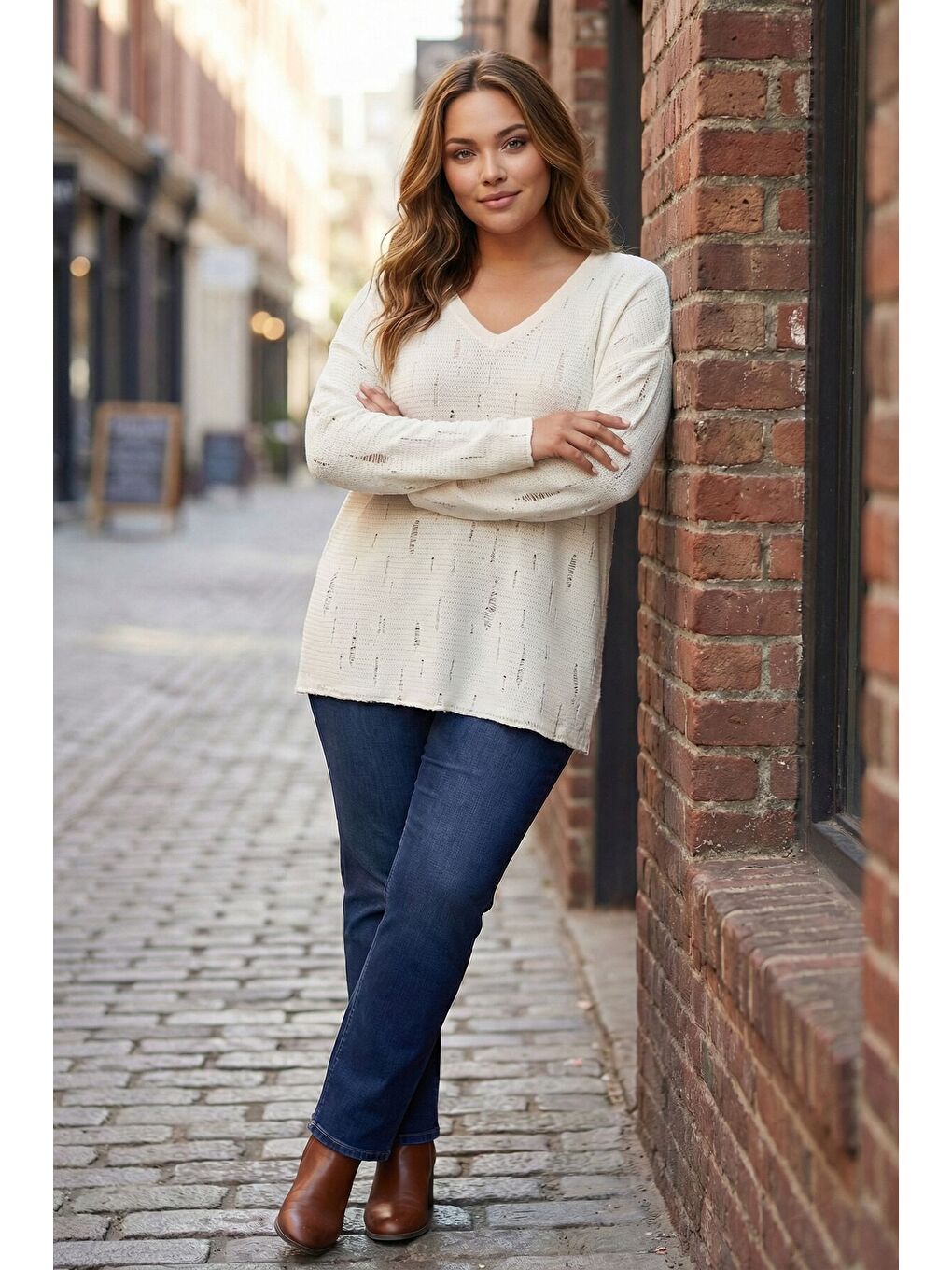 Büyük Beden Yırtık Detaylı Ekru Triko Kazak 89-139-3