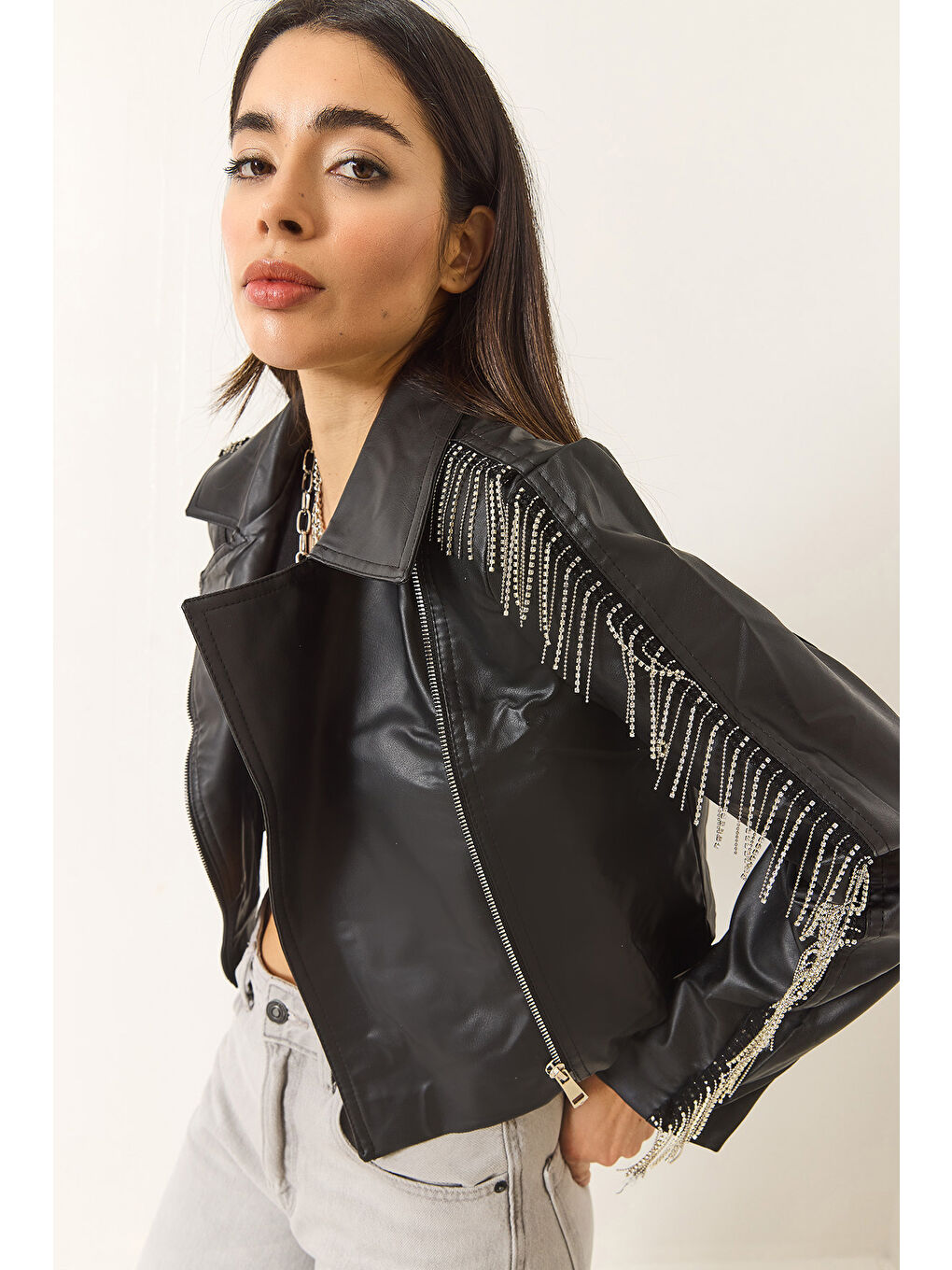 Siyah Kadın Kolları Püskül Taşlı Astarlı Suni Deri Ceket-1