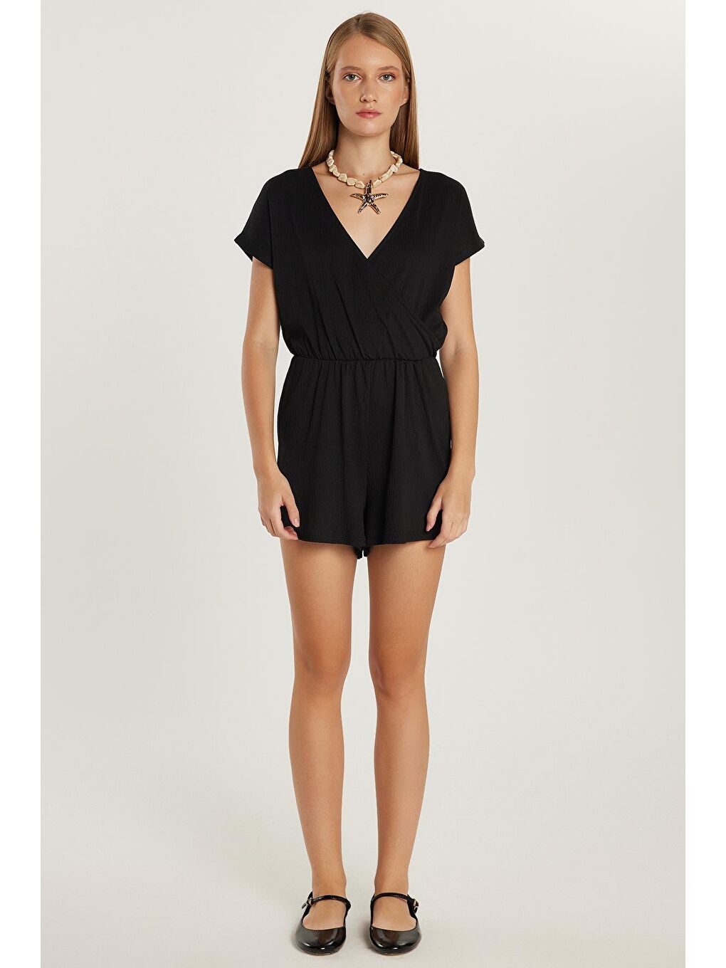 Kadın Regular Fit Kısa Kollu V Yaka Siyah Tulum-1