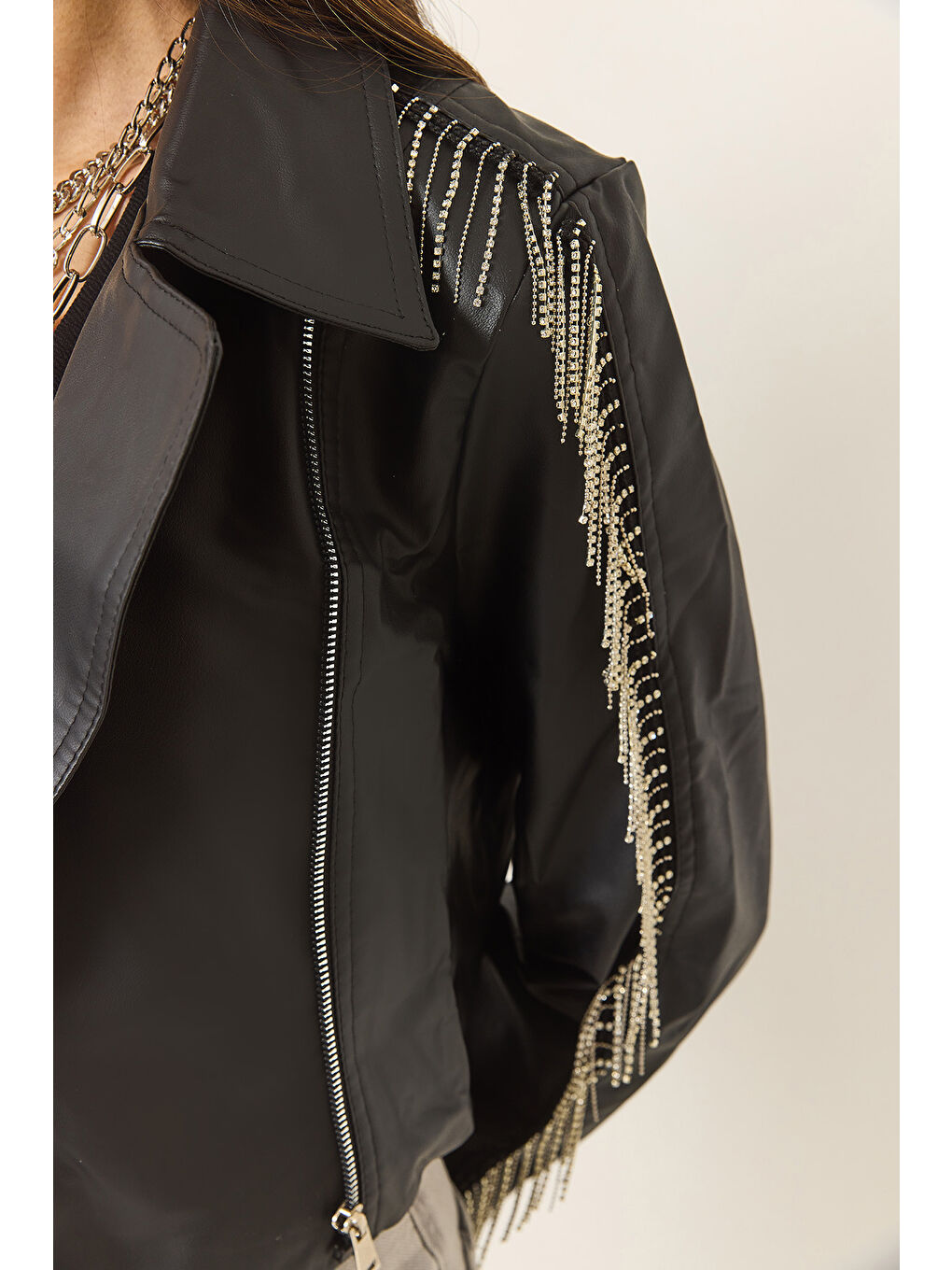 Siyah Kadın Kolları Püskül Taşlı Astarlı Suni Deri Ceket-4