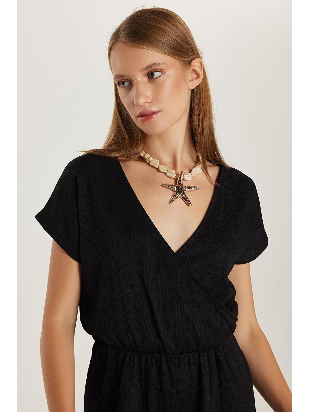 Kadın Regular Fit Kısa Kollu V Yaka Siyah Tulum-3