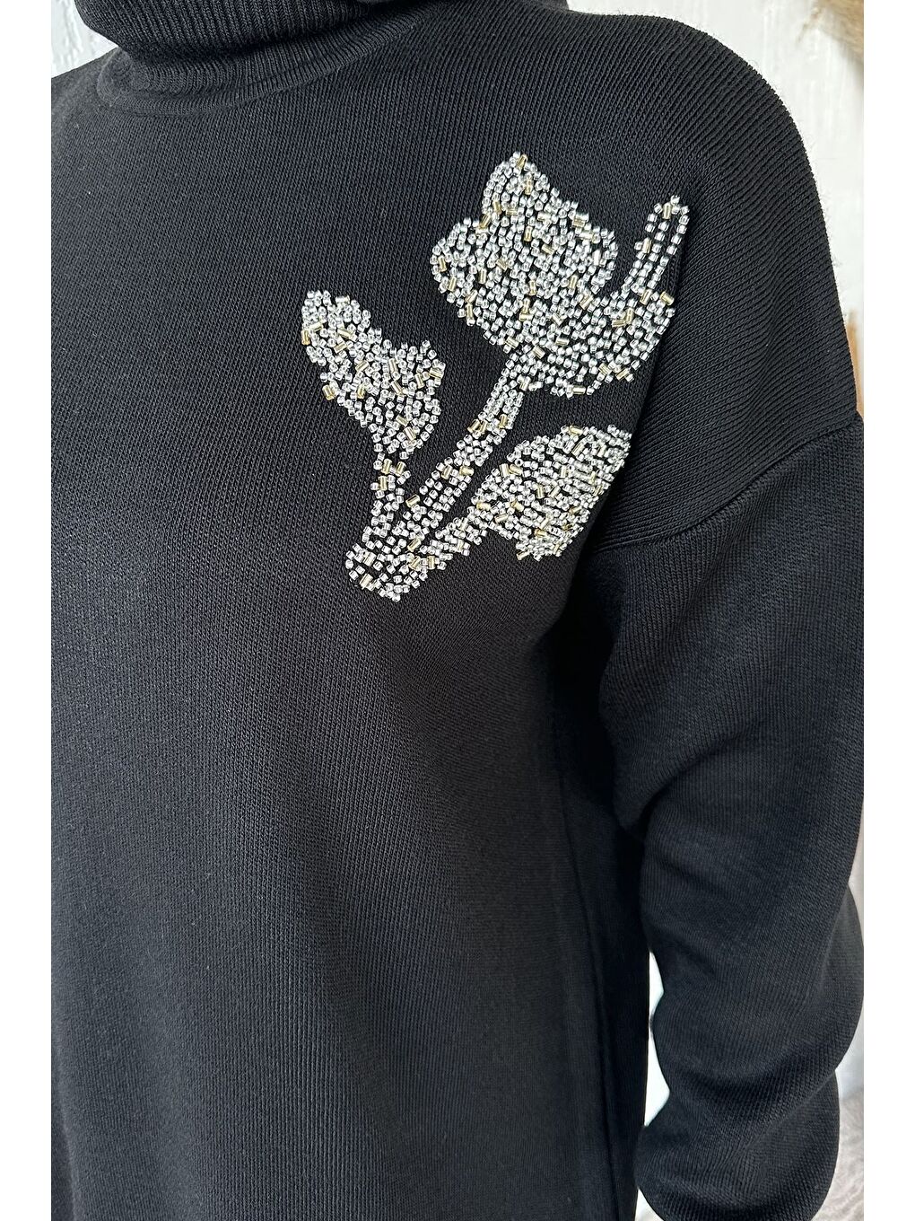 Siyah Gülseli Taş İşlemeli Tesettür Triko Tunik-9