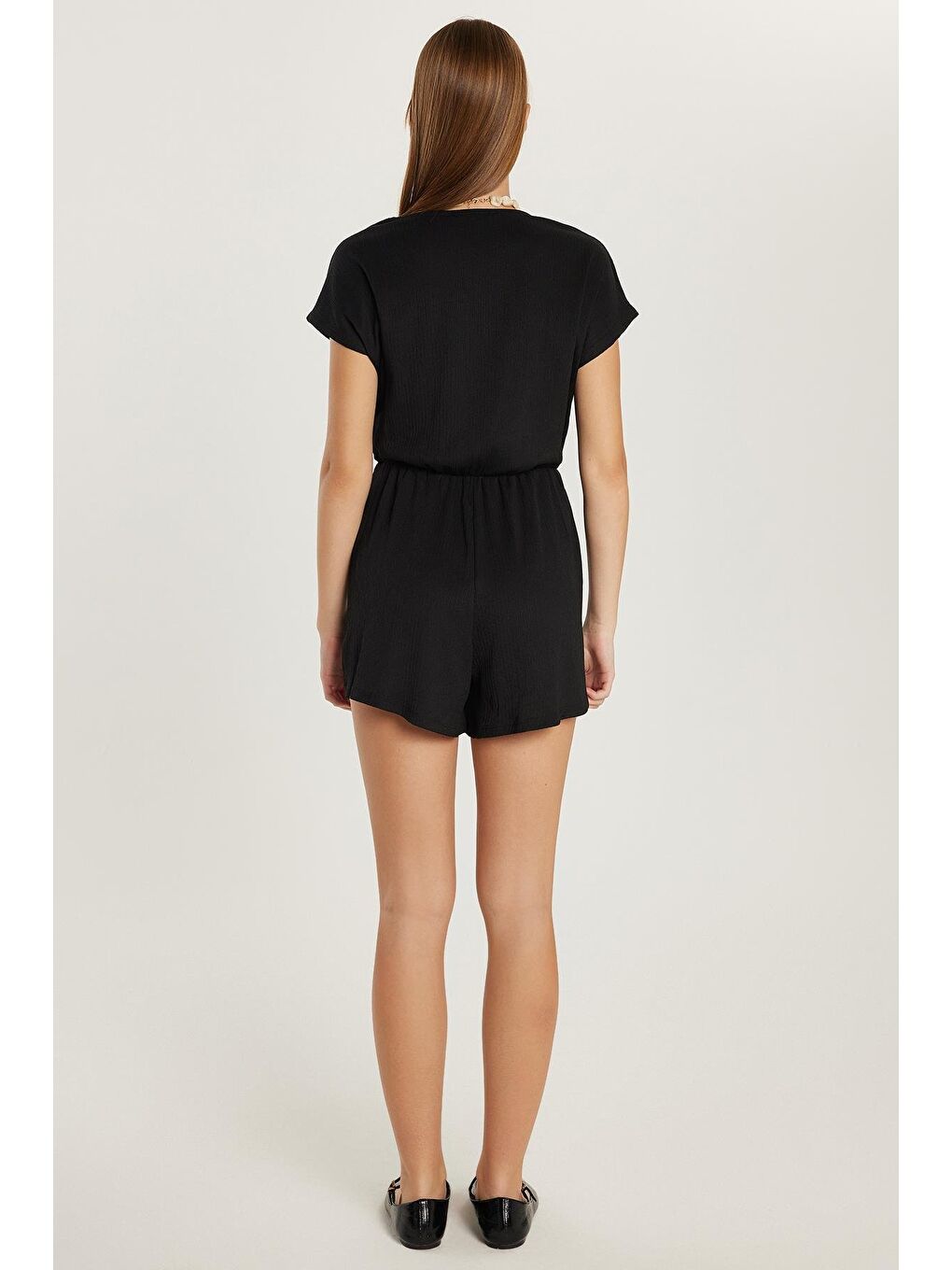 Kadın Regular Fit Kısa Kollu V Yaka Siyah Tulum-4