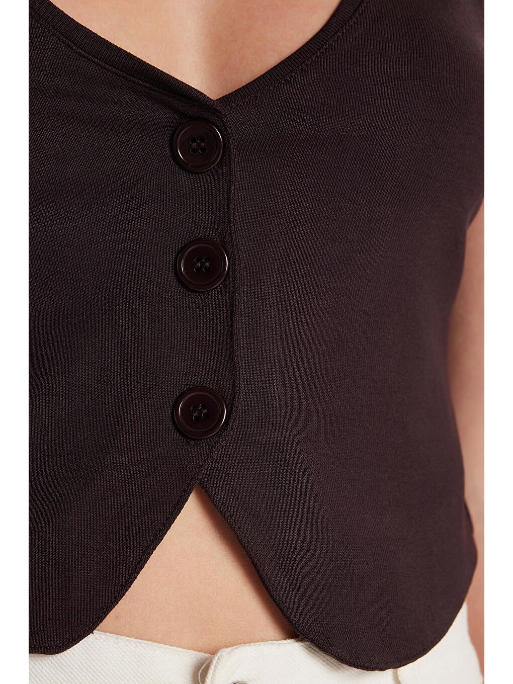 Kadın Regular Fit Sıfır Kol V Yaka Düğmeli Kahverengi Yelek-2