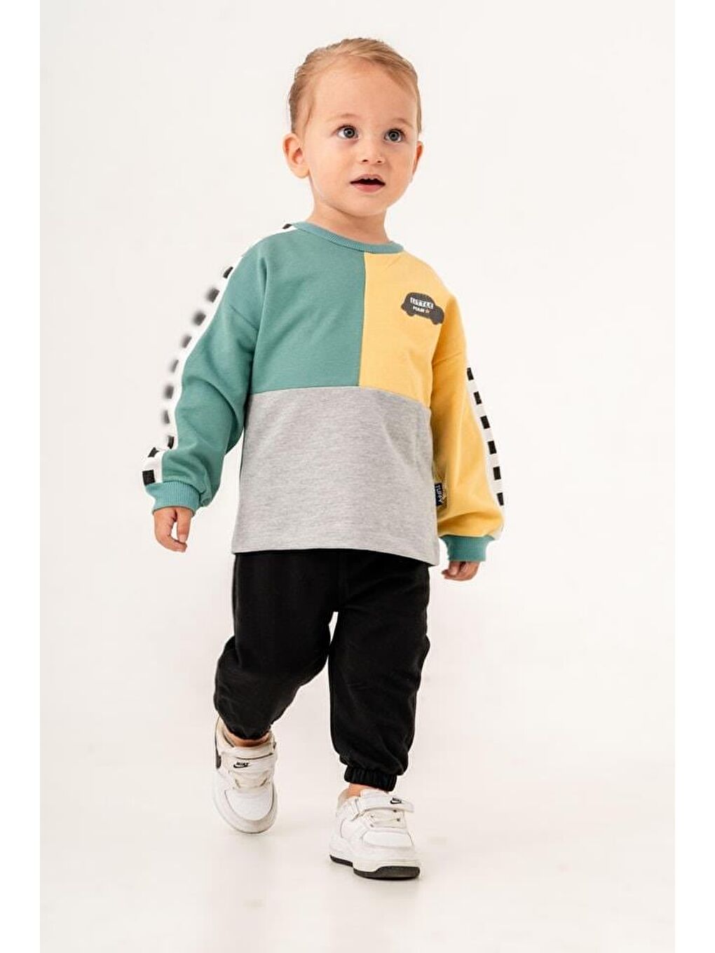 Karışık Erkek Çocuk Pamuklu Yeşil–Sarı Colorblock Şeritli Sweatshirt & Siyah Eşofman Takım-1