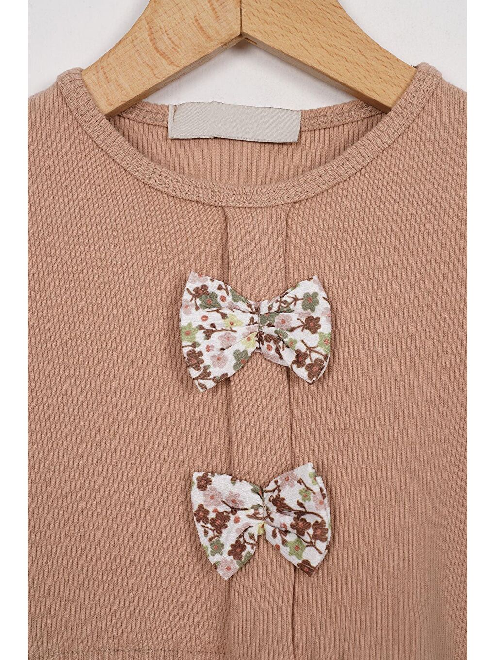 Önü Patlı Çiçek Desenli Bej Renk Kız Çocuk Elbise-1