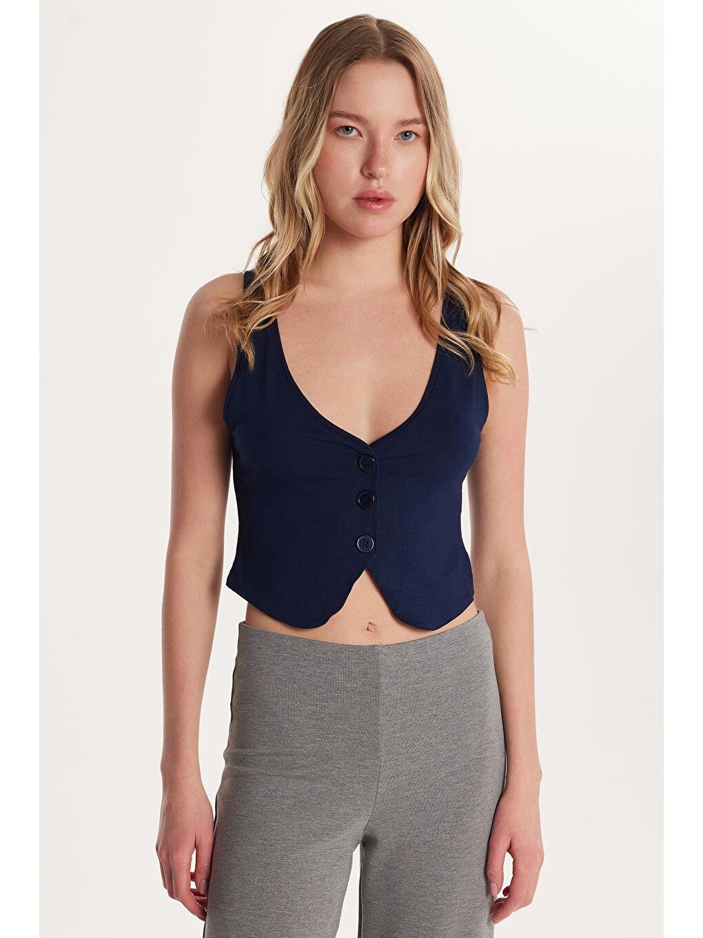 Kadın Regular Fit Sıfır Kol V Yaka Düğmeli Lacivert Yelek