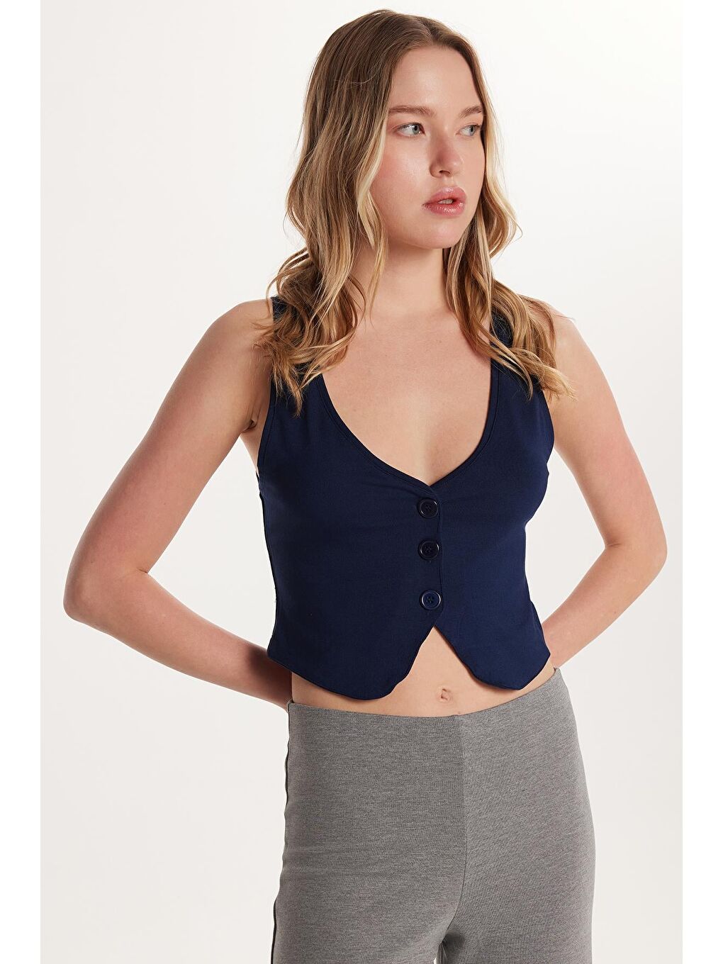 Kadın Regular Fit Sıfır Kol V Yaka Düğmeli Lacivert Yelek-3