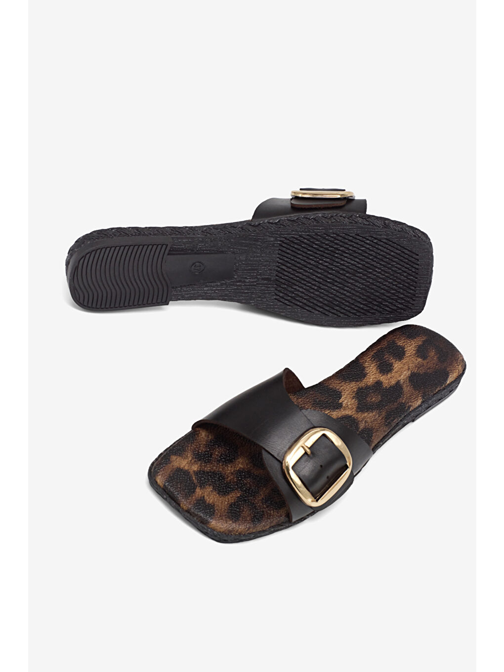 Kadın Siyah Rahat Kalıp Leopar Desenli Tokalı Terlik-3