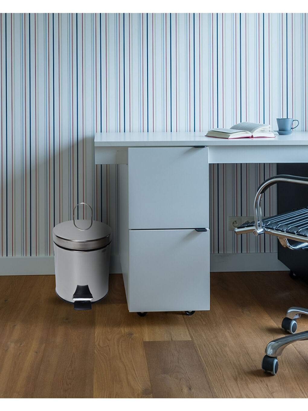 Gri Asma Aparatlı Pedallı Krom Metal 3 Litrelik Çöp Kovası | Hijyenik ve Kullanışlı Tasarım | Otel B-8