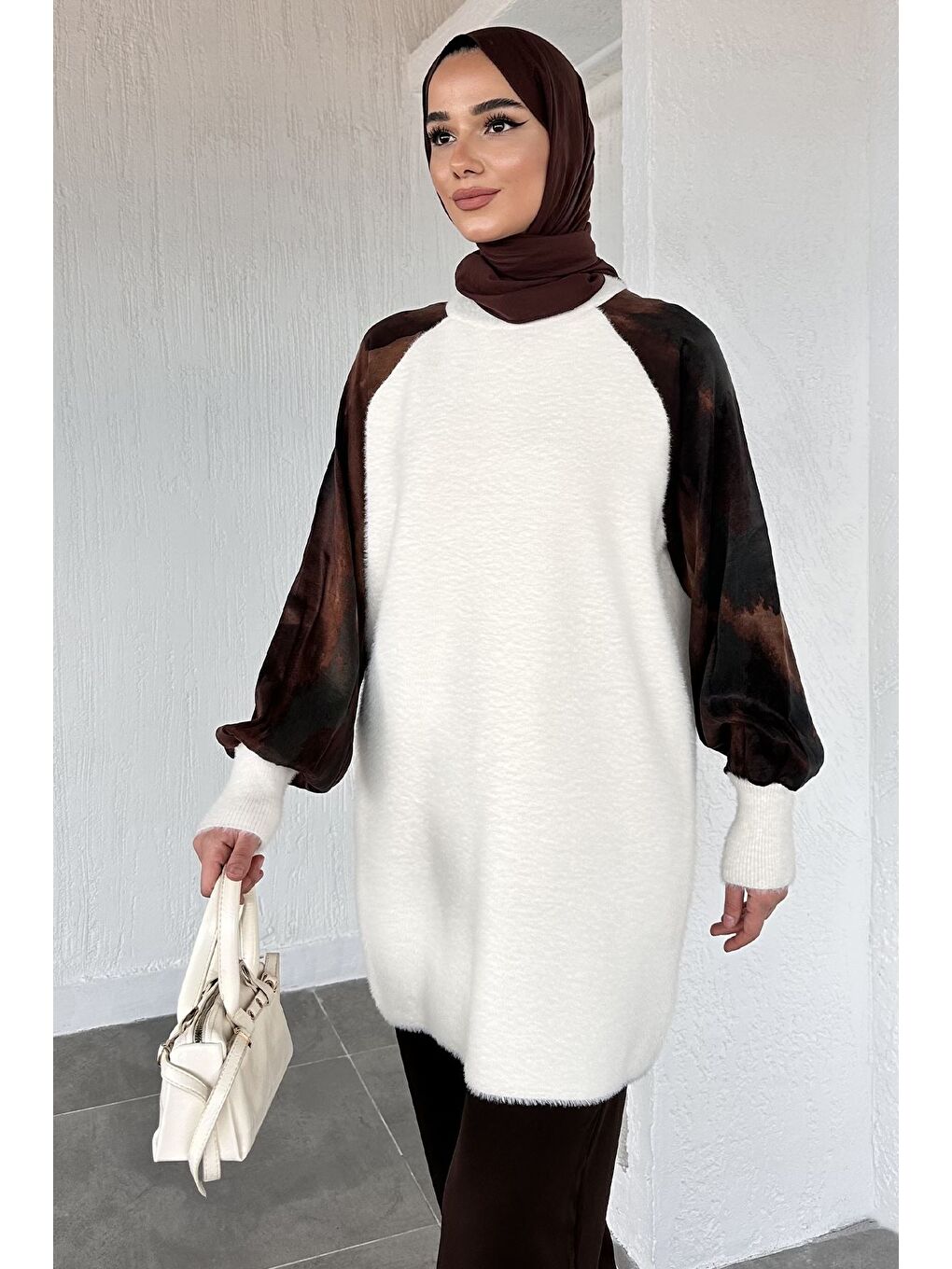 Ekru Gülseli Kol Desenli İpek Kübra Kumaş Tesettür Triko Tunik-3