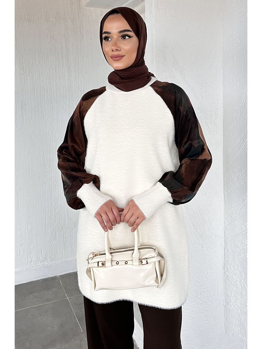 Ekru Gülseli Kol Desenli İpek Kübra Kumaş Tesettür Triko Tunik-4