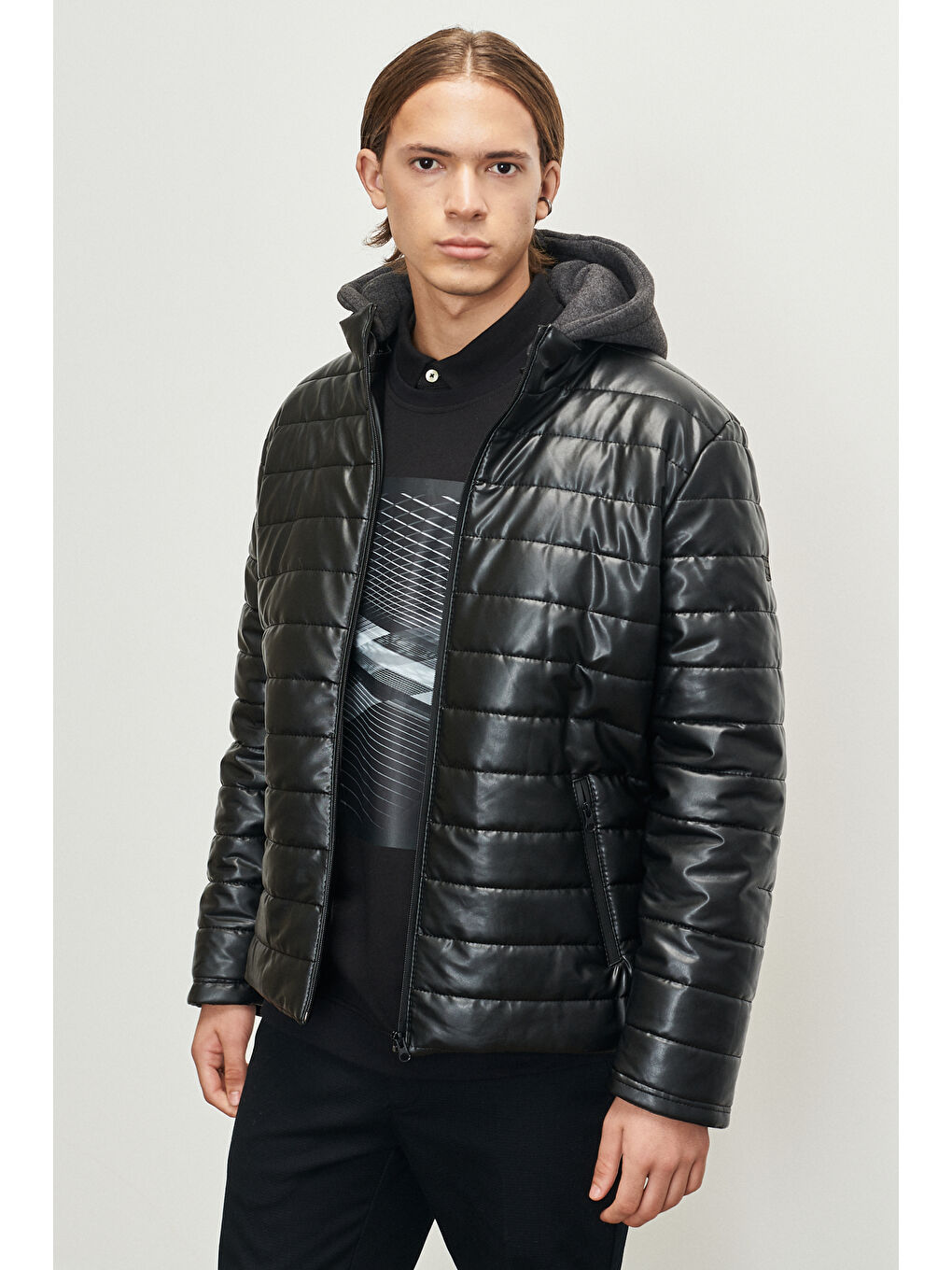 Erkek Siyah Standart Fit Normal Kesim Çıkarılabilir Kapüşonlu Şişme Mont-1