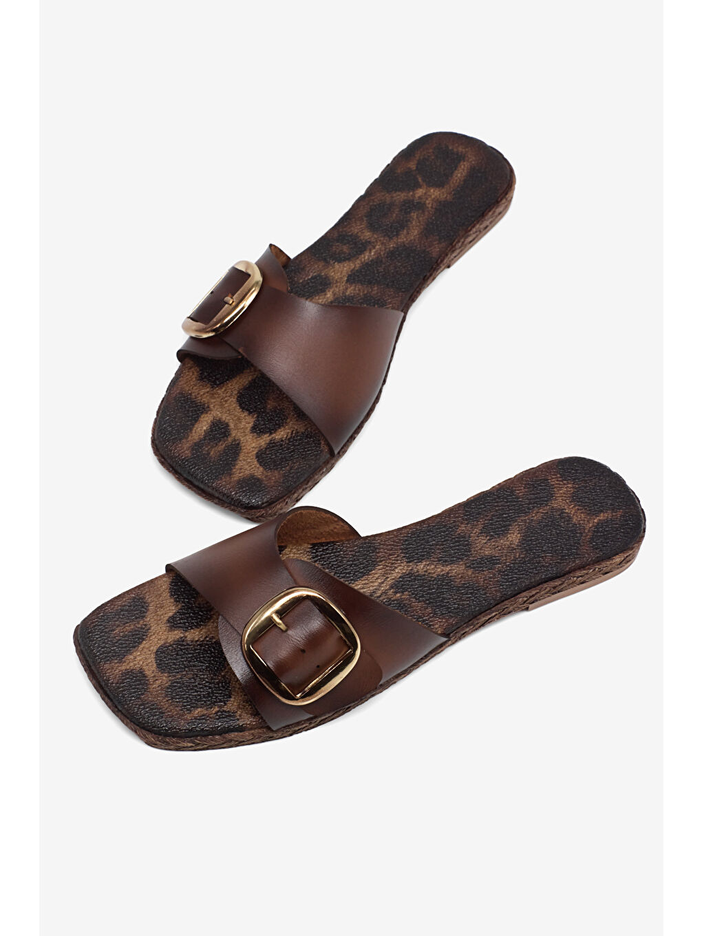 Kahverengi Kadın Taba Rahat Kalıp Leopar Desenli Tokalı Terlik-2