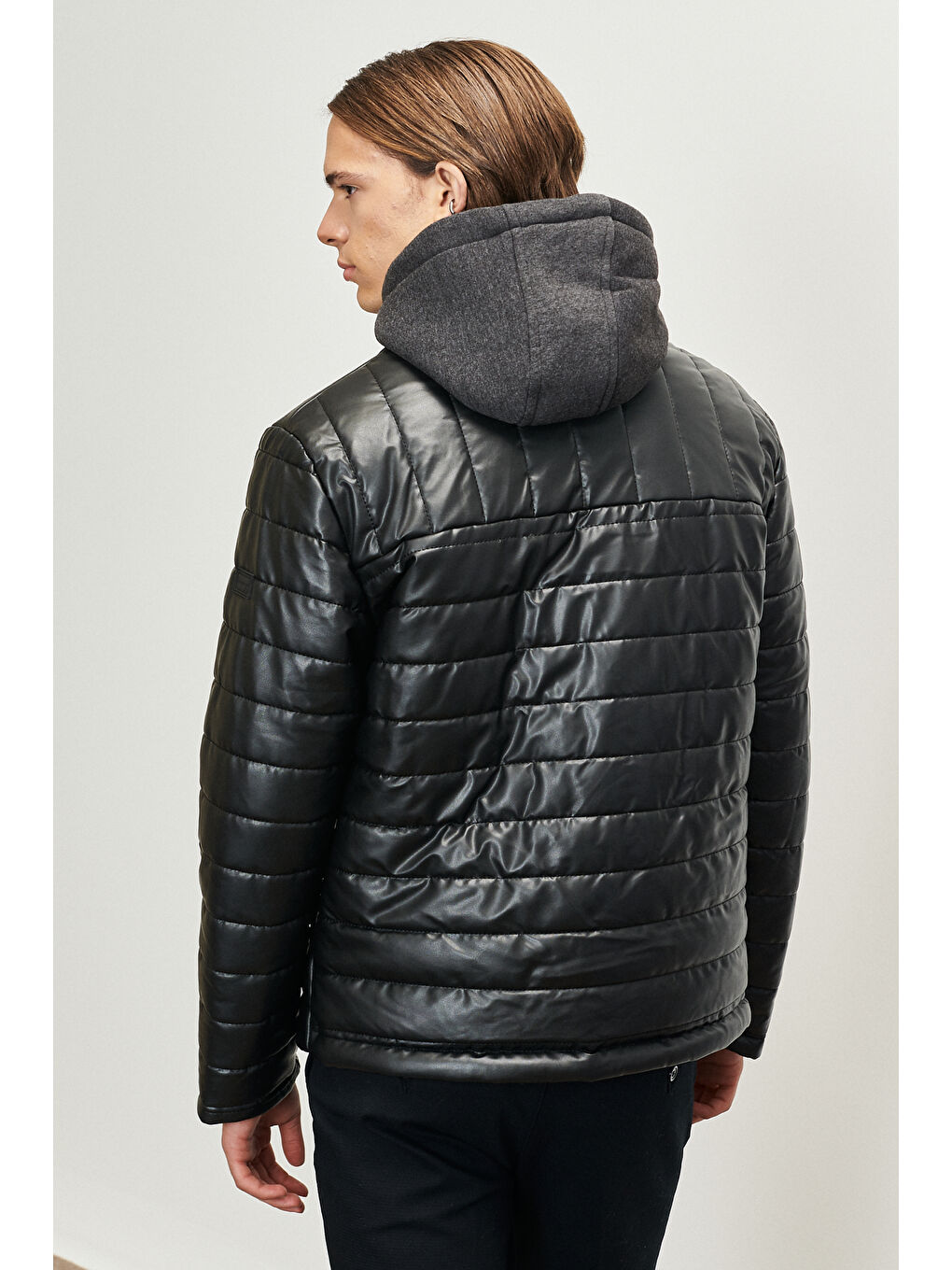 Erkek Siyah Standart Fit Normal Kesim Çıkarılabilir Kapüşonlu Şişme Mont-3