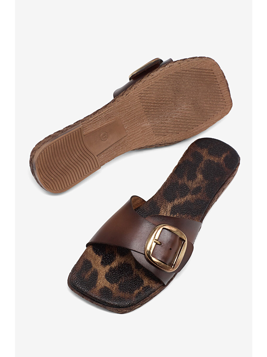 Kahverengi Kadın Taba Rahat Kalıp Leopar Desenli Tokalı Terlik-3