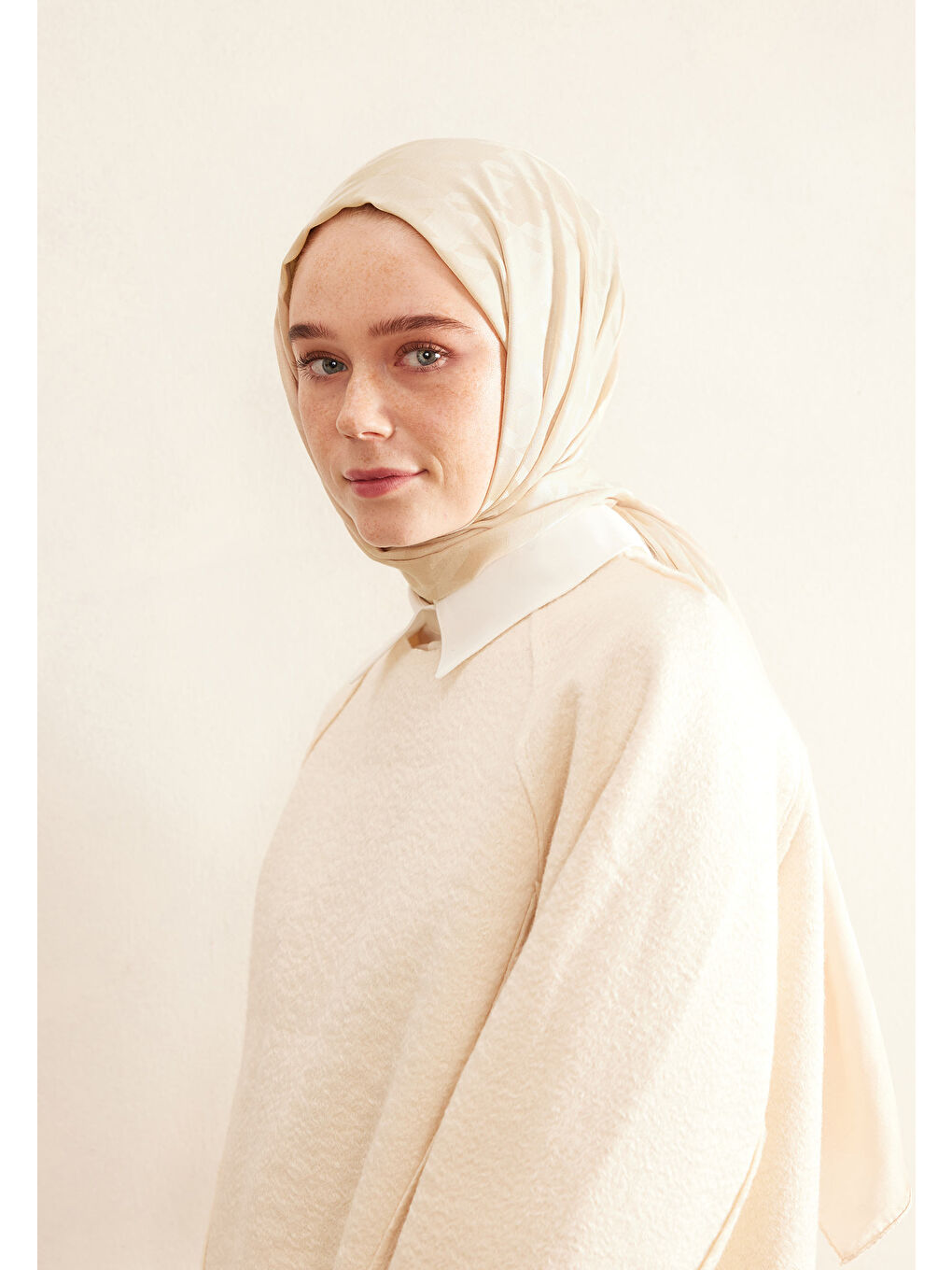 Bej Kazayağı Jakarlı Şal Nude-3