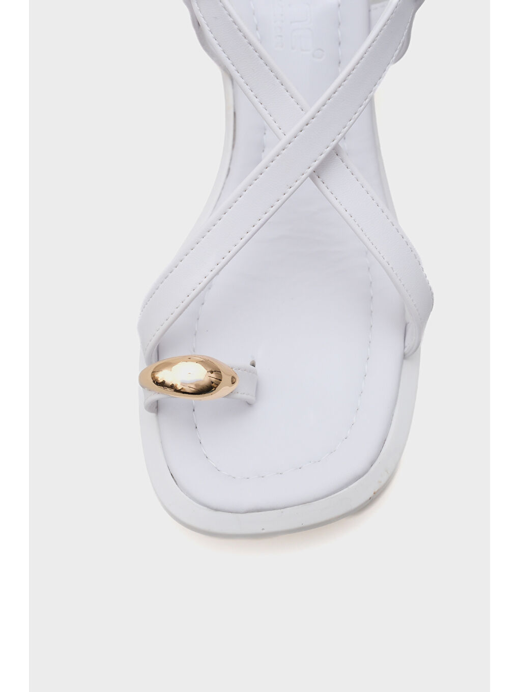 Beyaz Vally Orta Topuklu Parmak Arası Kadın Sandalet-2