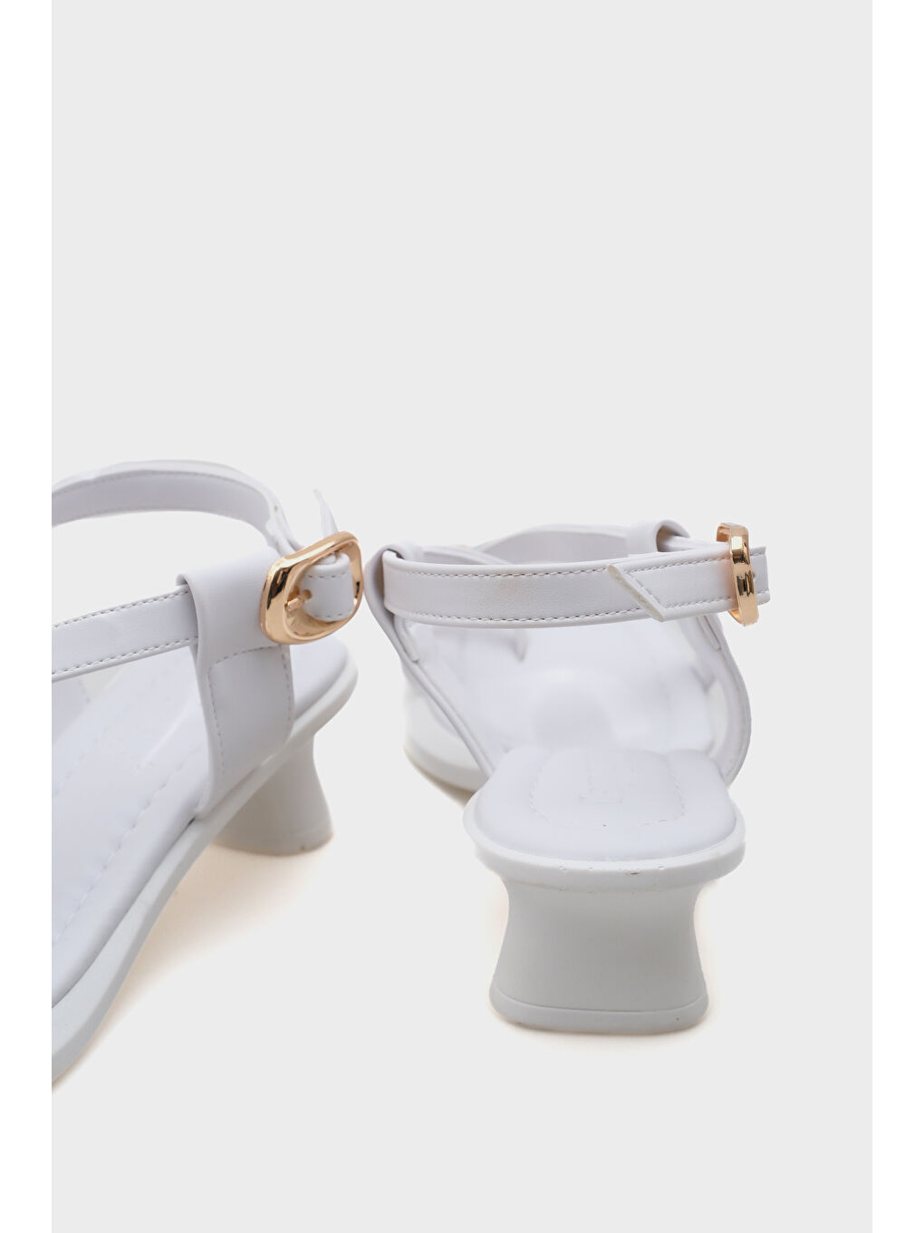 Beyaz Vally Orta Topuklu Parmak Arası Kadın Sandalet-3