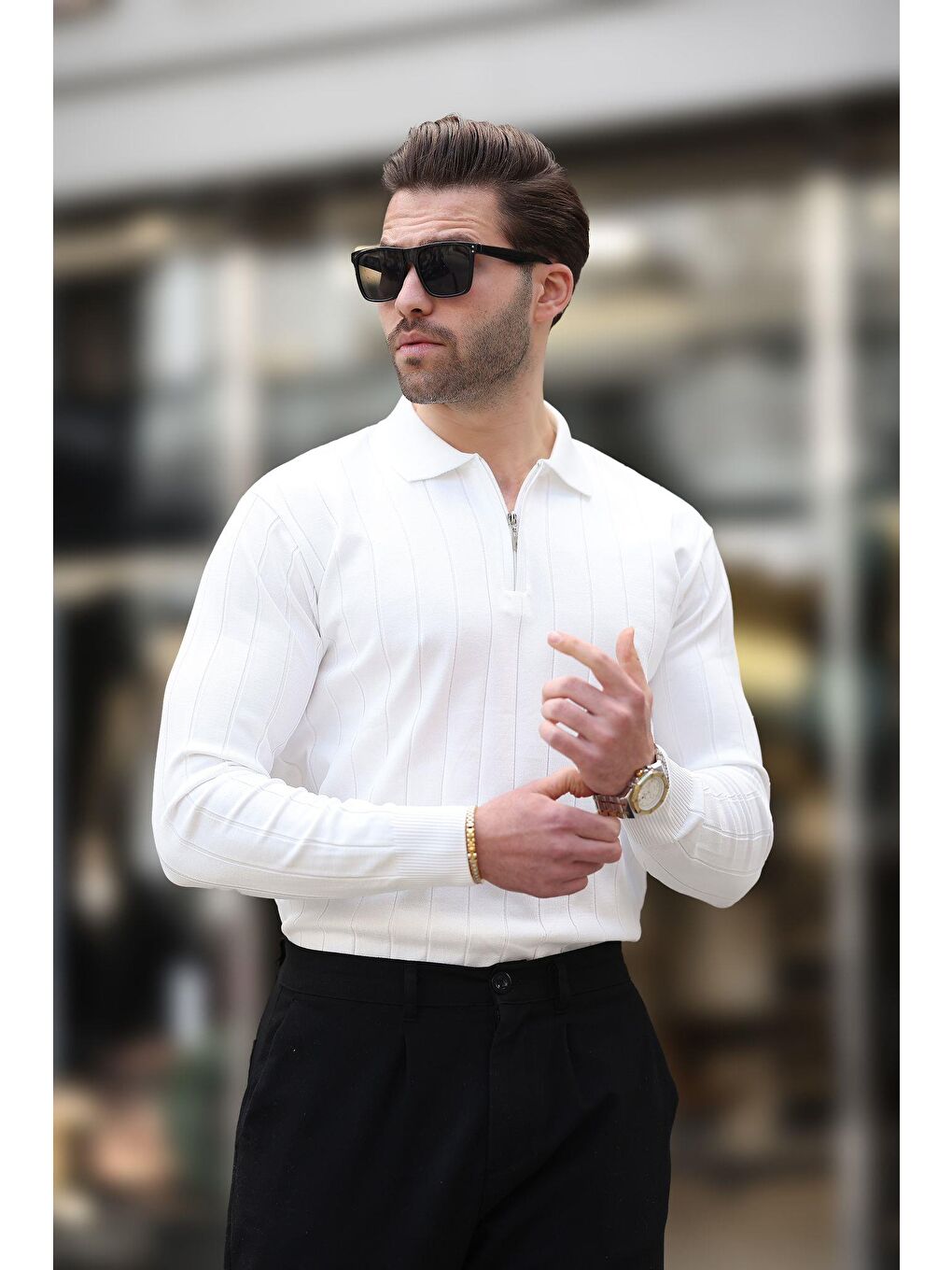 Beyaz Polo Yaka Fermuarlı Örme Kazak