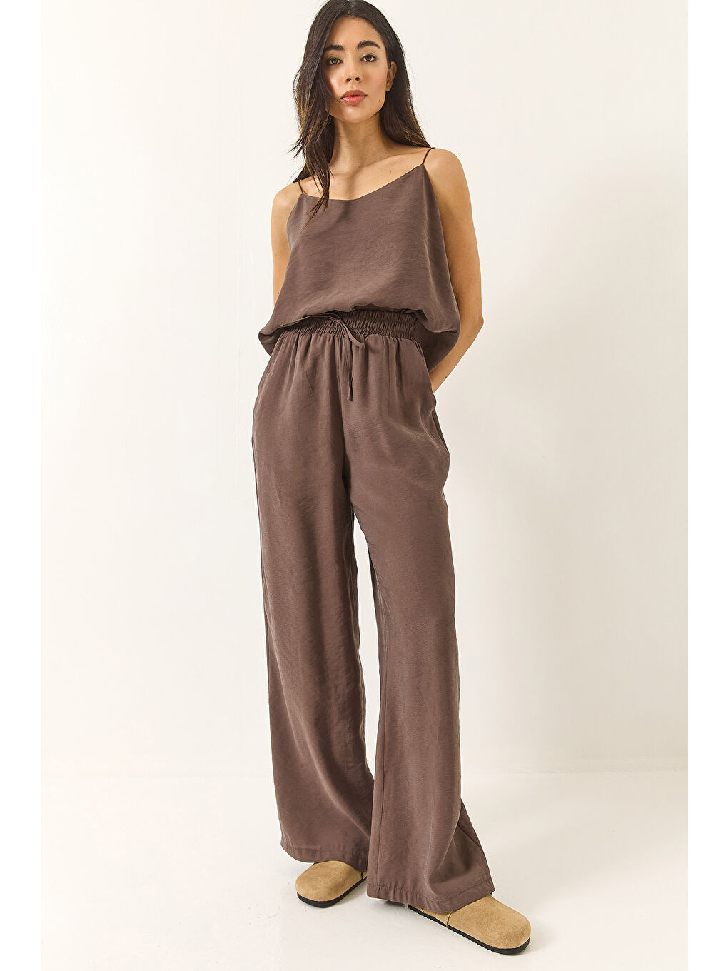 Kahverengi Kadın Askılı Dokuma Modal Bluz Pantolon Alt-Üst Takım-3