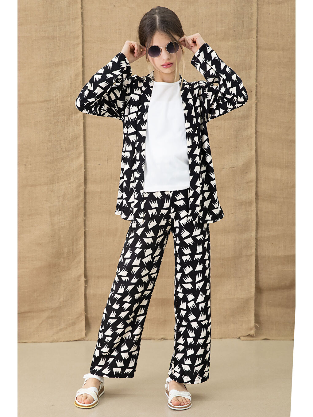 Siyah Desenli Bluzlu Geniş Paça Pantolonlu Kız Çocuk 3lü Takım 20762-3