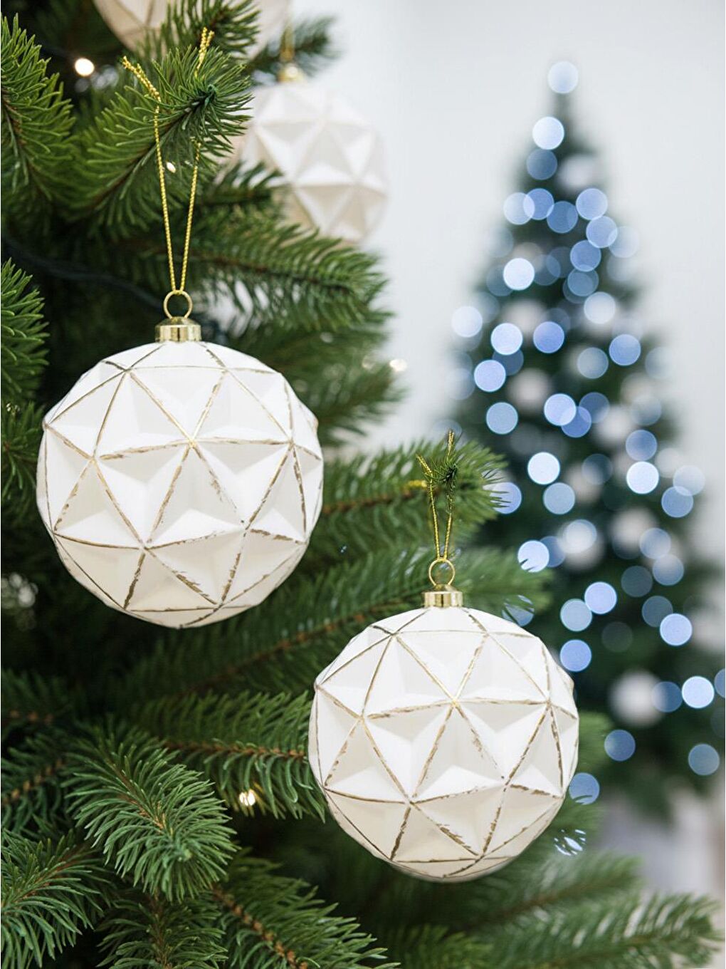 Yılbaşı Topu Geometrik Desenli Eskitme Detaylı Ağaç Süsü Beyaz 10 cm – 2'li Set-1