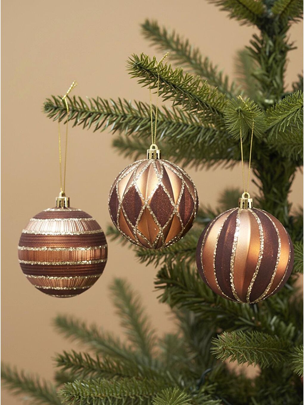 Sarı Yılbaşı Topu Karışık Desen – Kahverengi Bronz Işıltılı Çam Ağacı Süsü 8 cm 3'lü