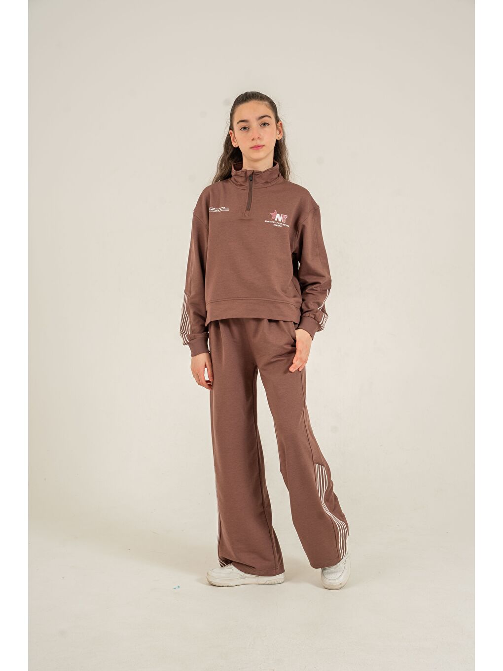 Kahverengi The City  That Never Sleeps Baskılı Üst Ön Boydan Fermuarlı Kız Çocuk Alt Üst Eşofman Takımı-1