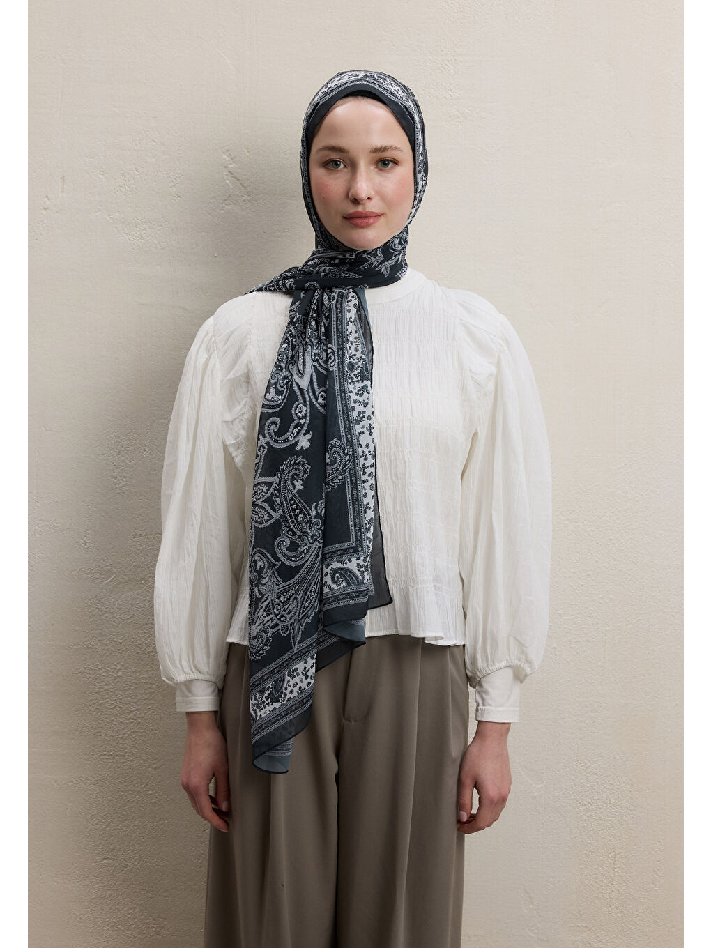 Luna Desen İpek Krep Şal Antrasit-3