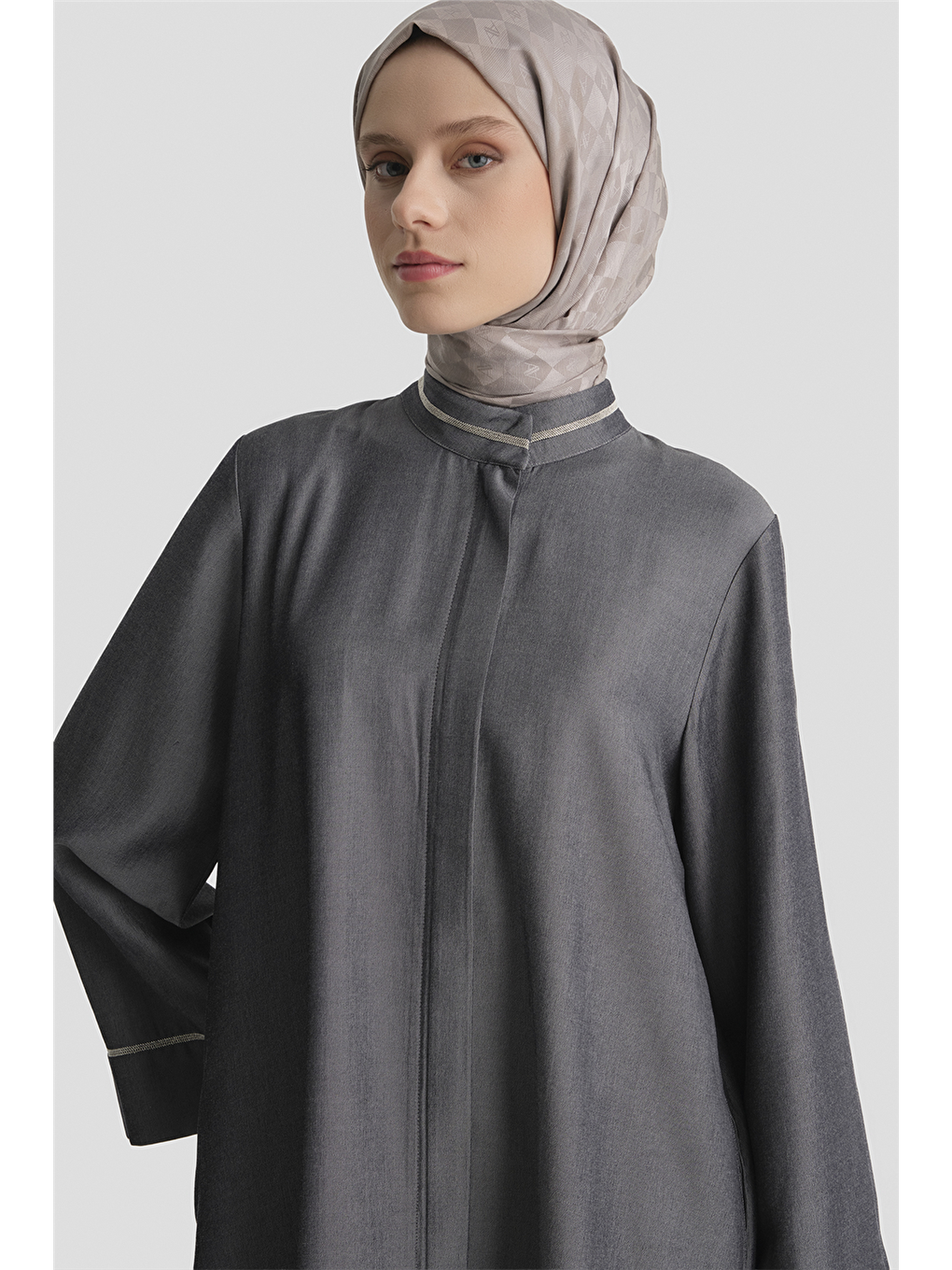 Parlak Yüzeyli Taşlı Ferace Gri Melanj-2