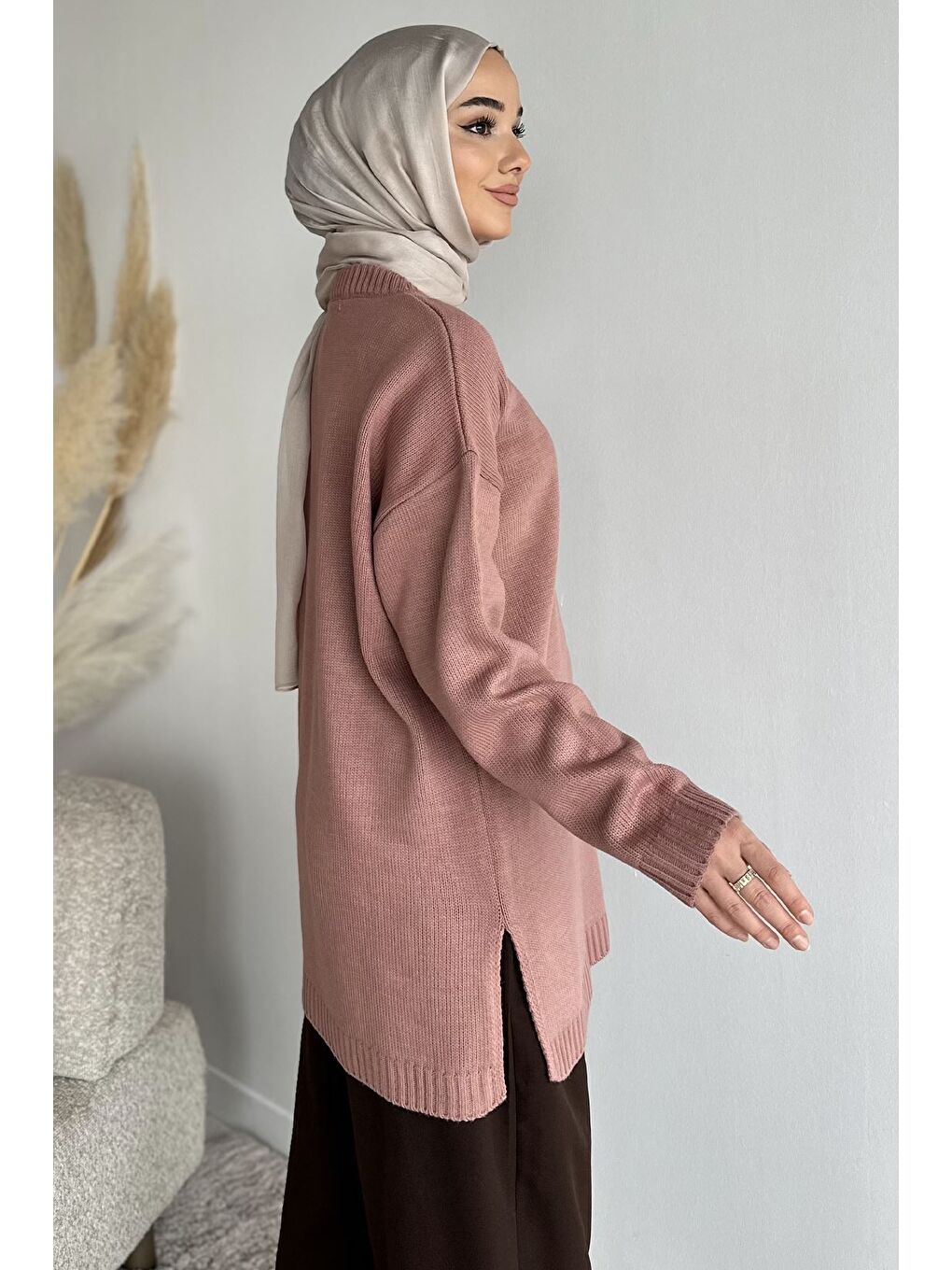 Pembe Gülseli Bisiklet Yaka Yırtmaçlı Tesettür Triko Tunik-5