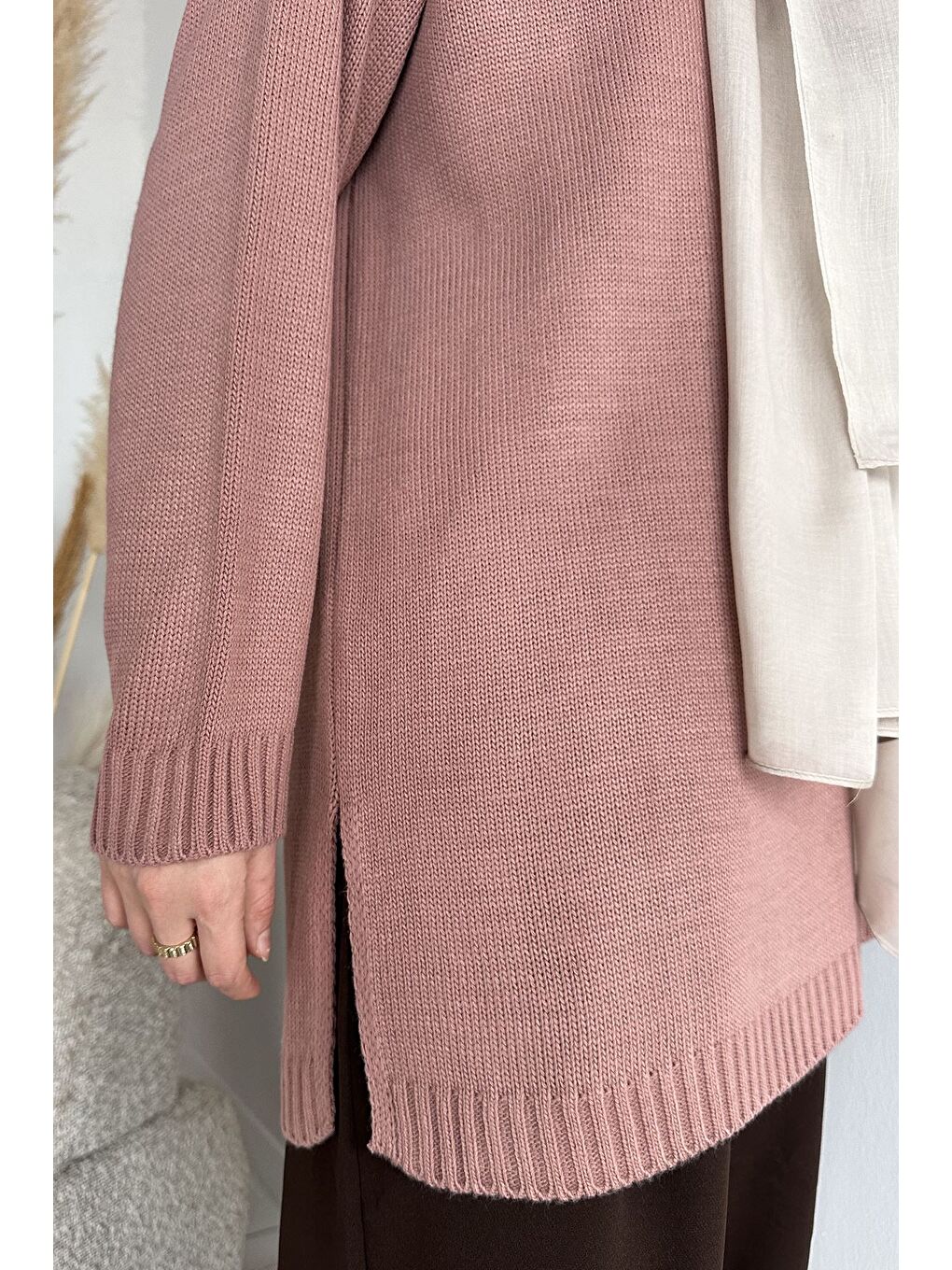 Pembe Gülseli Bisiklet Yaka Yırtmaçlı Tesettür Triko Tunik-7