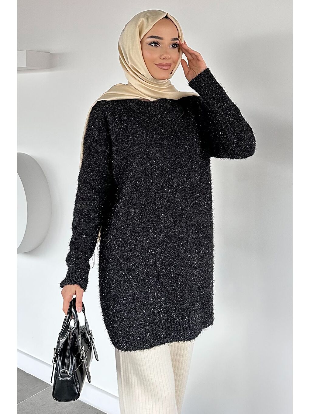 Siyah Gülseli Simli Tesettür Triko Tunik-1
