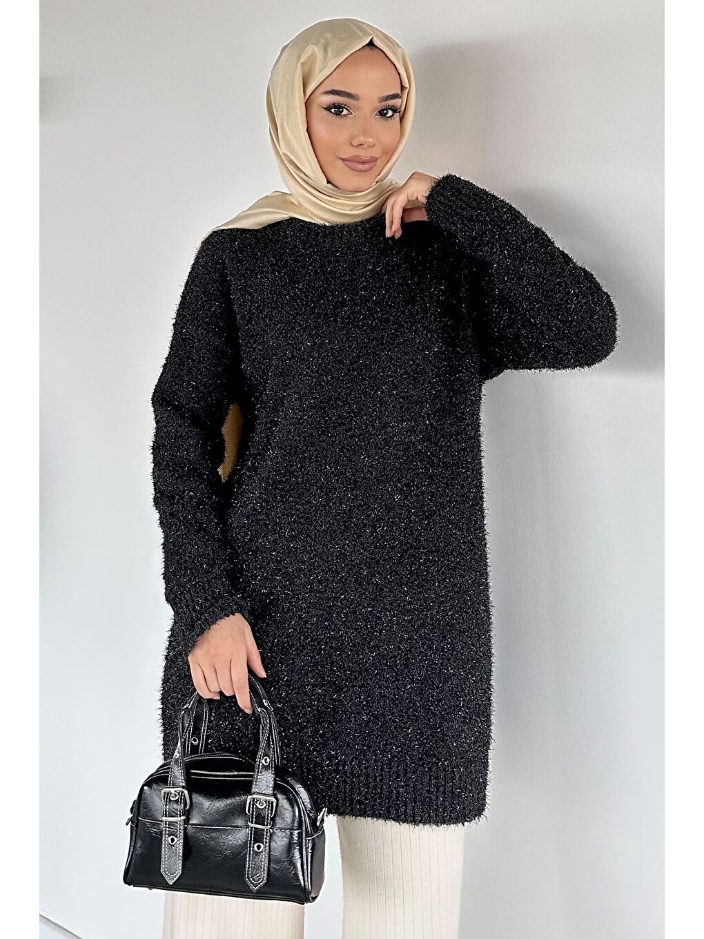 Siyah Gülseli Simli Tesettür Triko Tunik-2