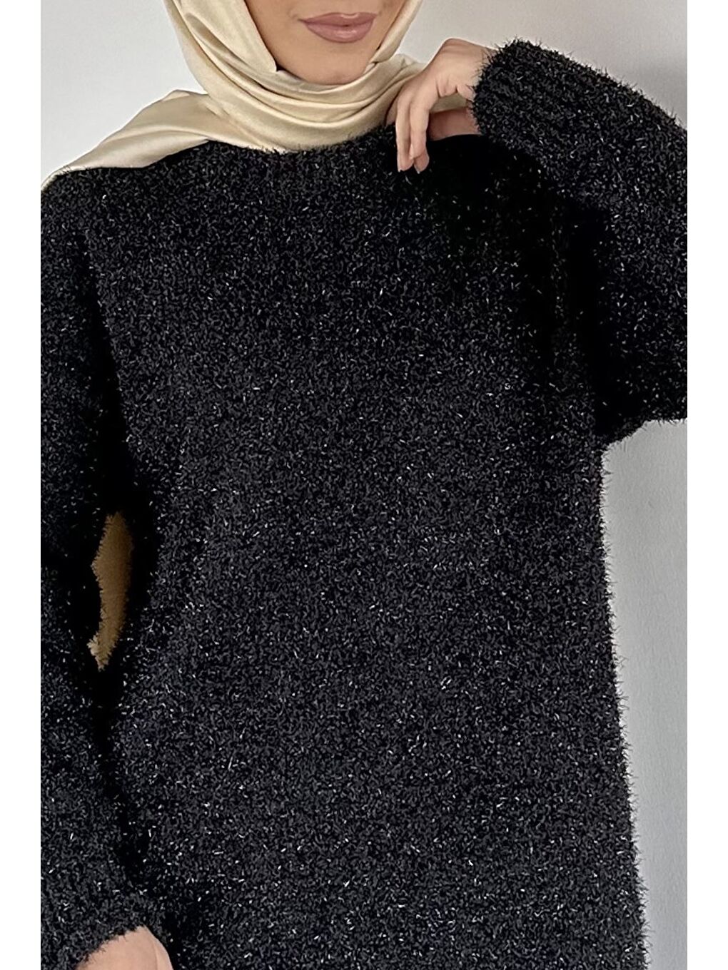 Siyah Gülseli Simli Tesettür Triko Tunik-5