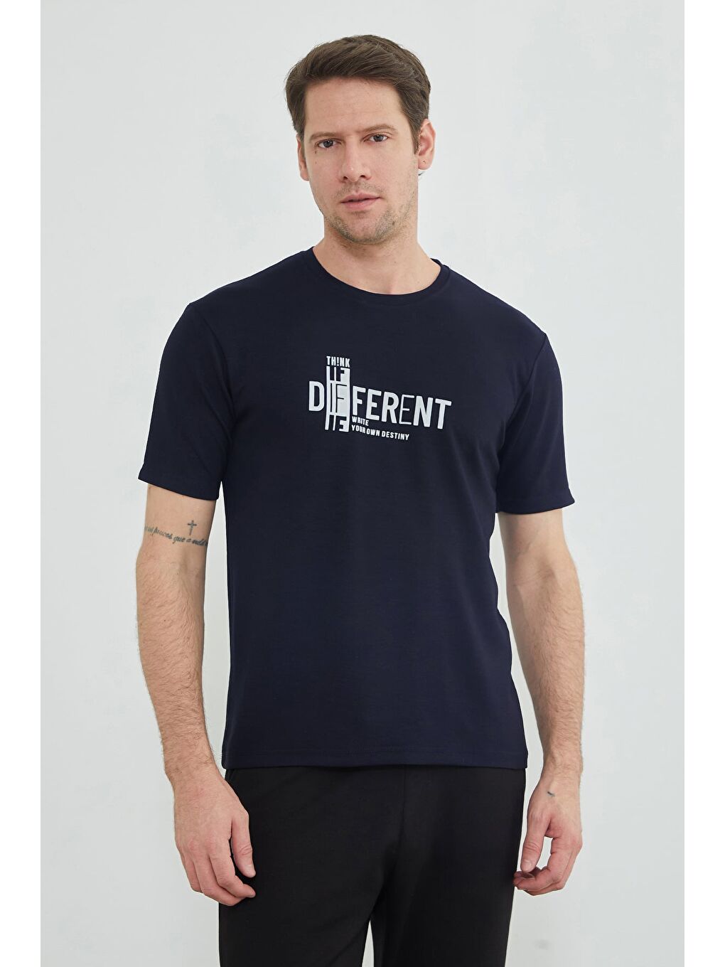 Lacivert Think Different Baskılı Bisiklet Yaka Modal Tişört