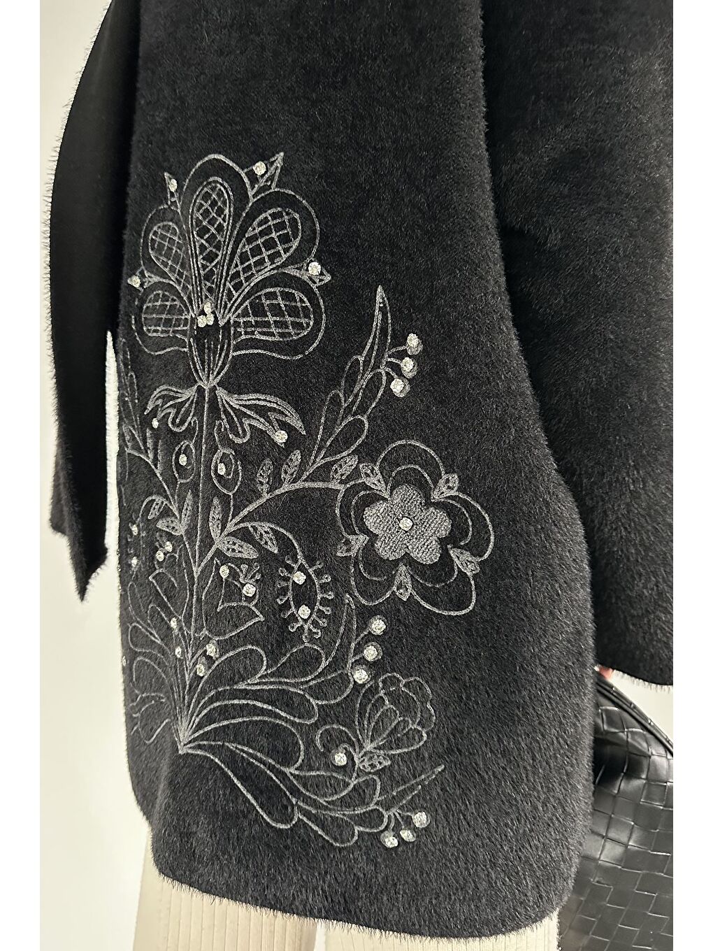 Siyah Gülseli Atkılı Tesettür Triko Hırka-8