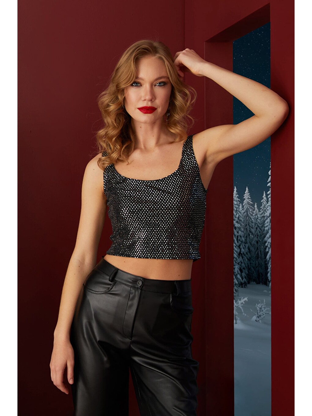 Siyah Askılı Pullu Crop Body-1