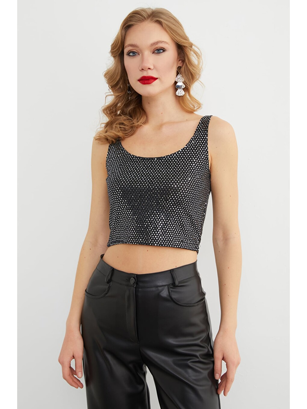 Siyah Askılı Pullu Crop Body-3
